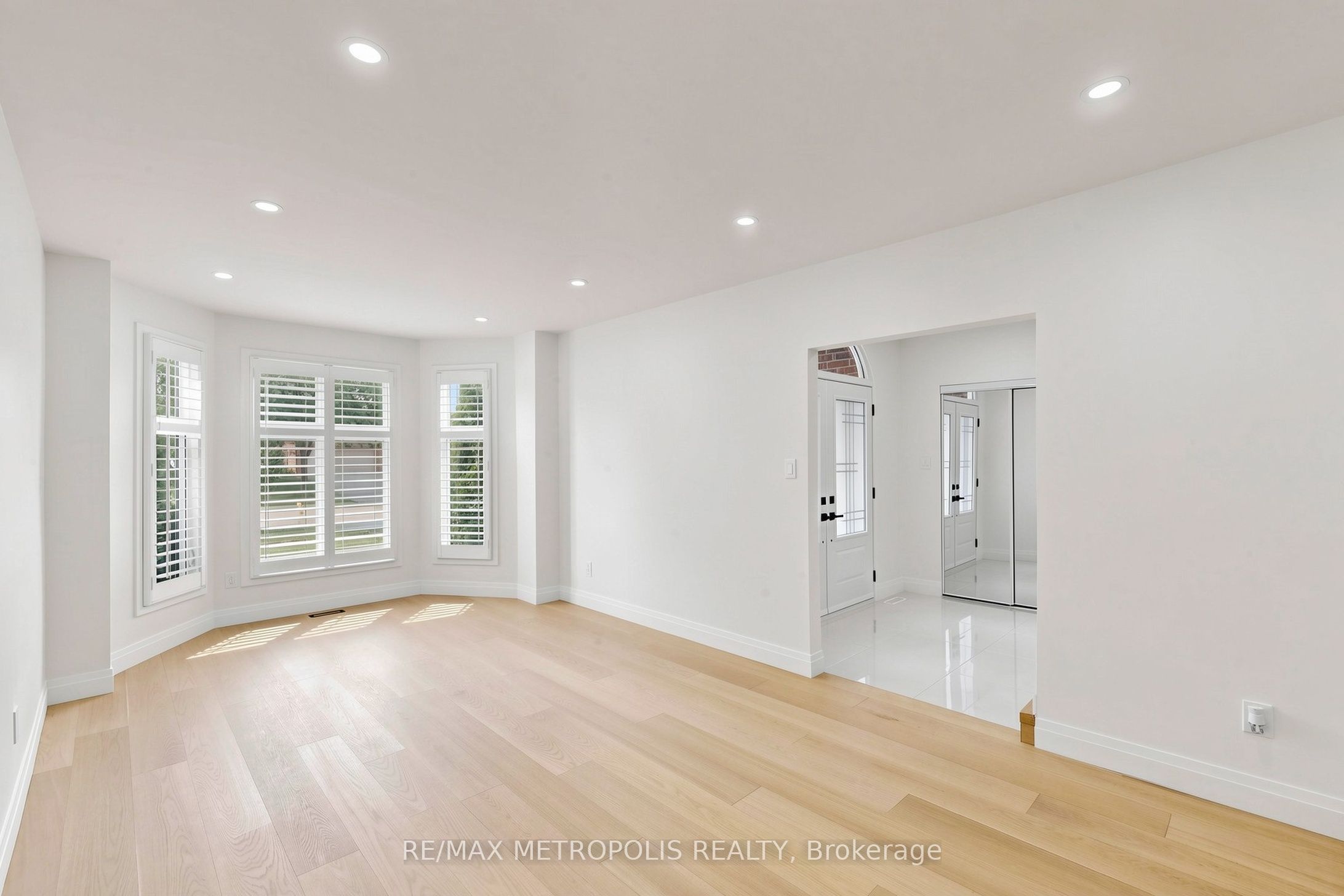 368 River Oaks Boulevard W