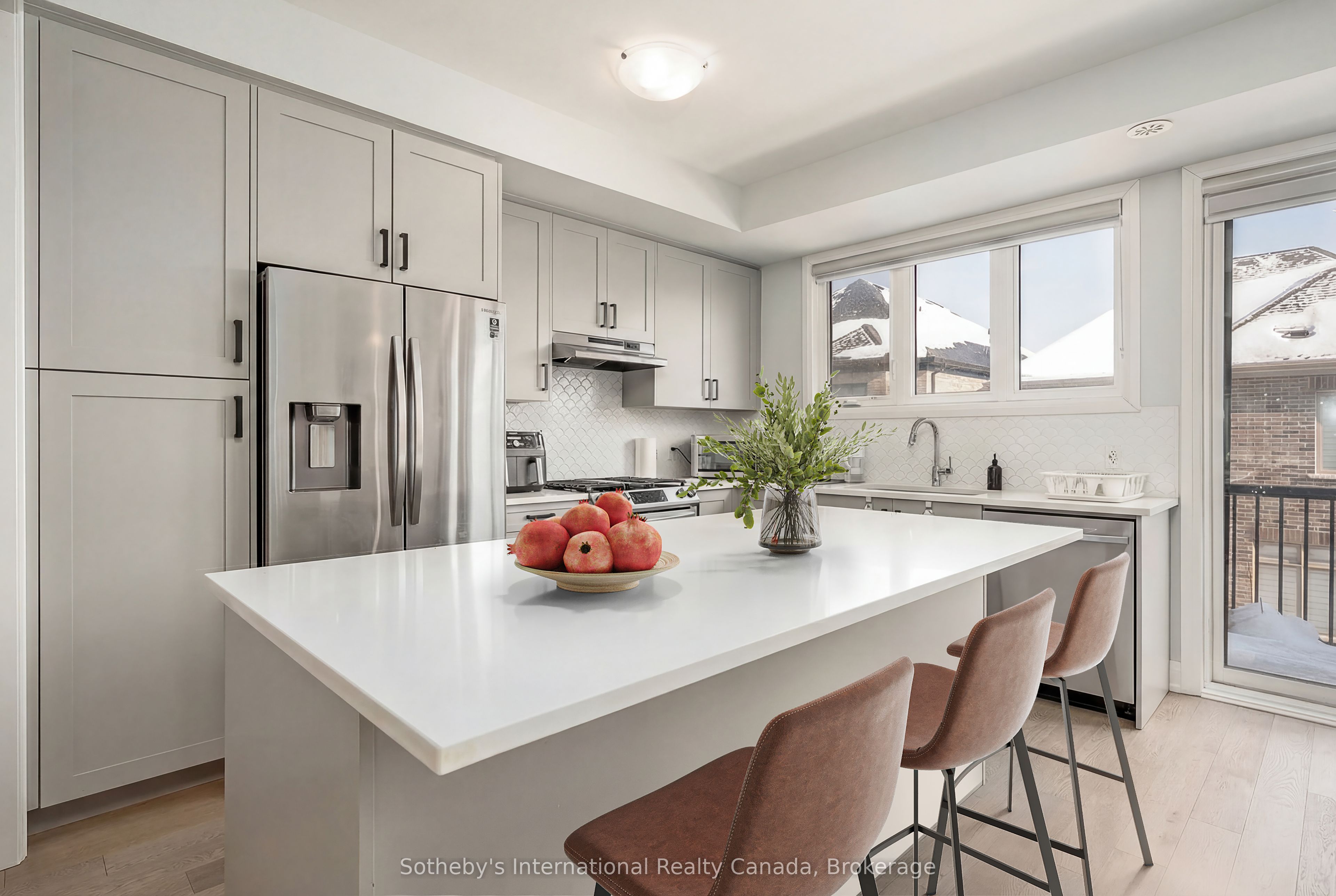 1492 Yellow Rose Circle