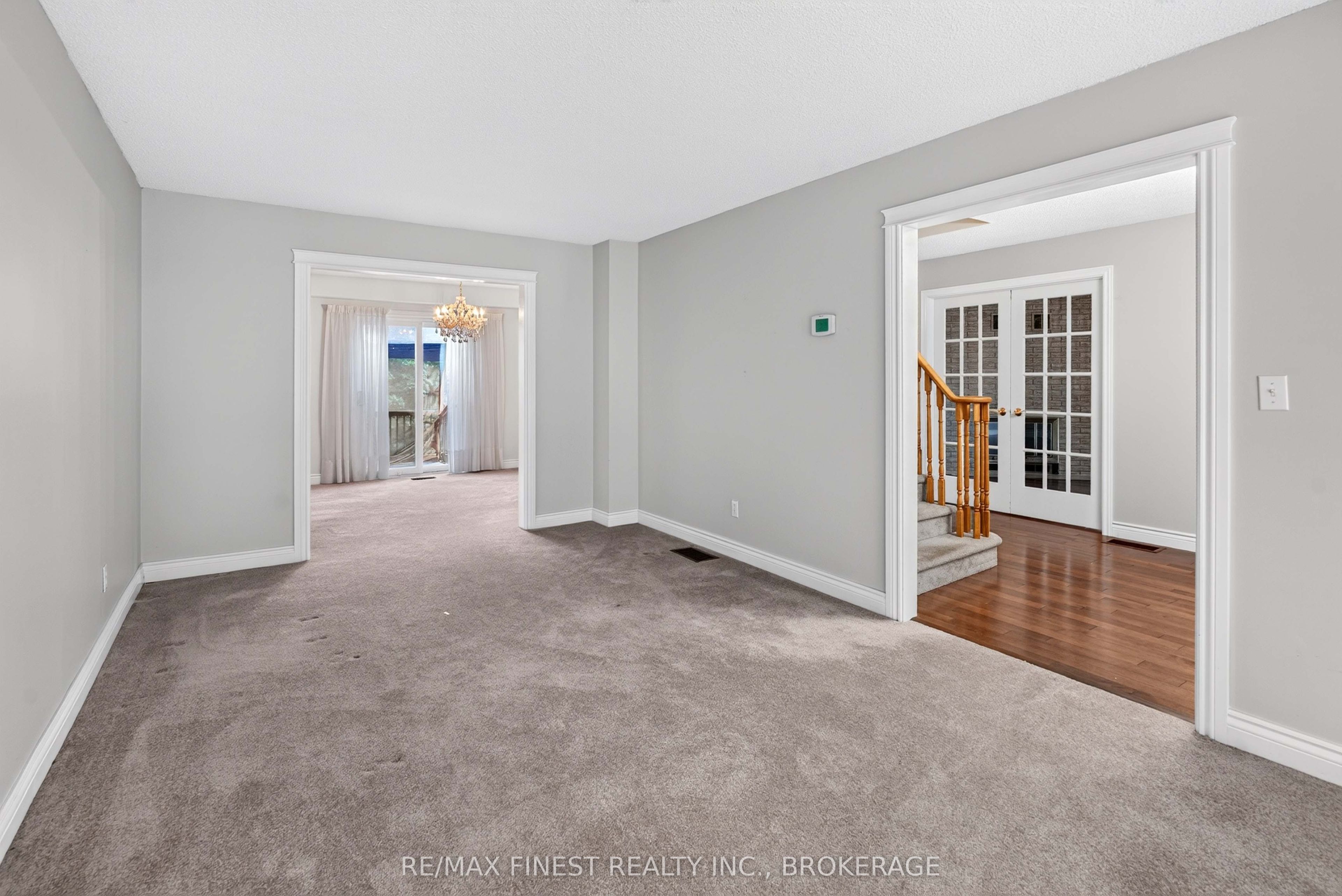 886 Bridle Path Crescent