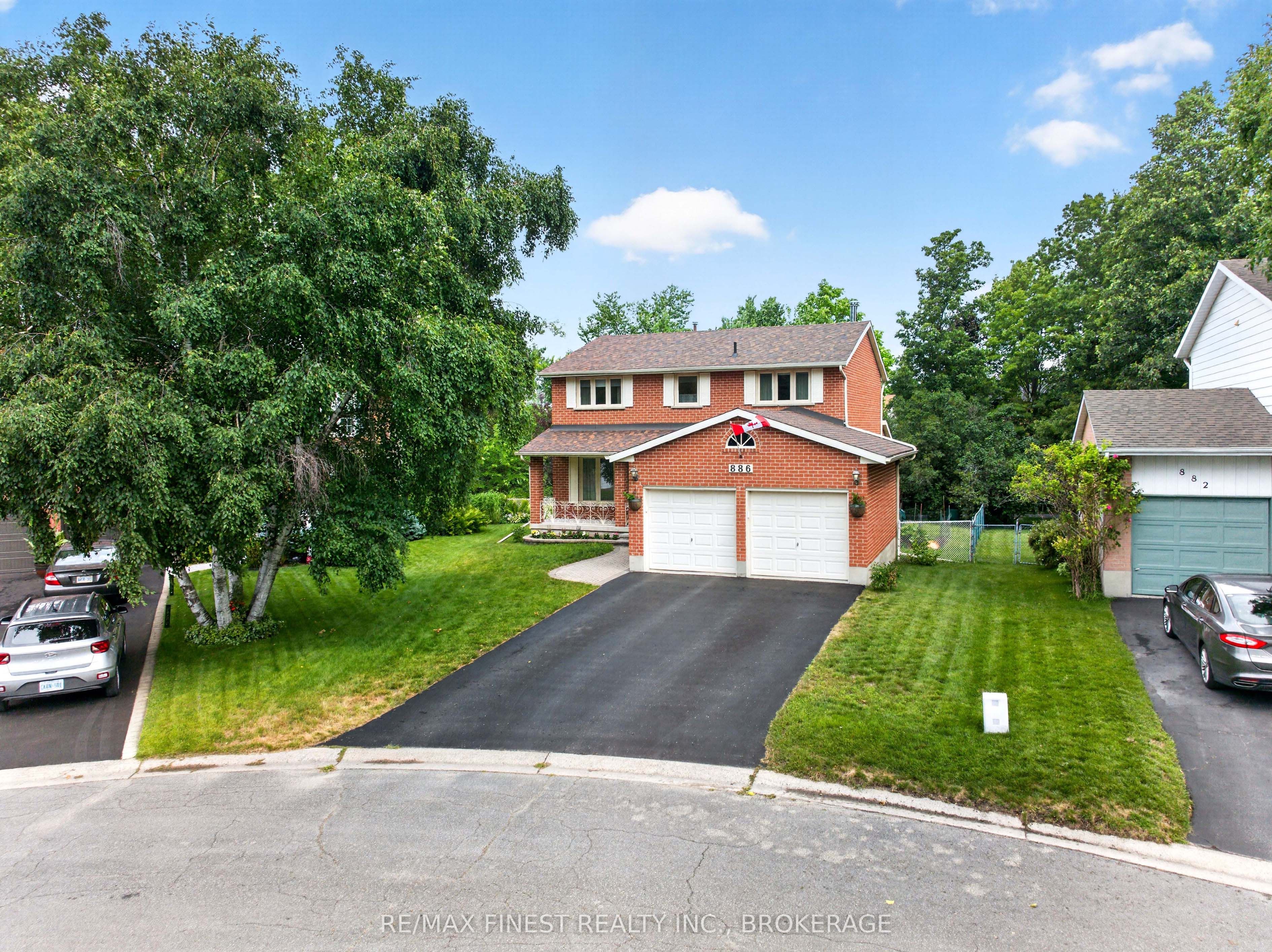 886 Bridle Path Crescent