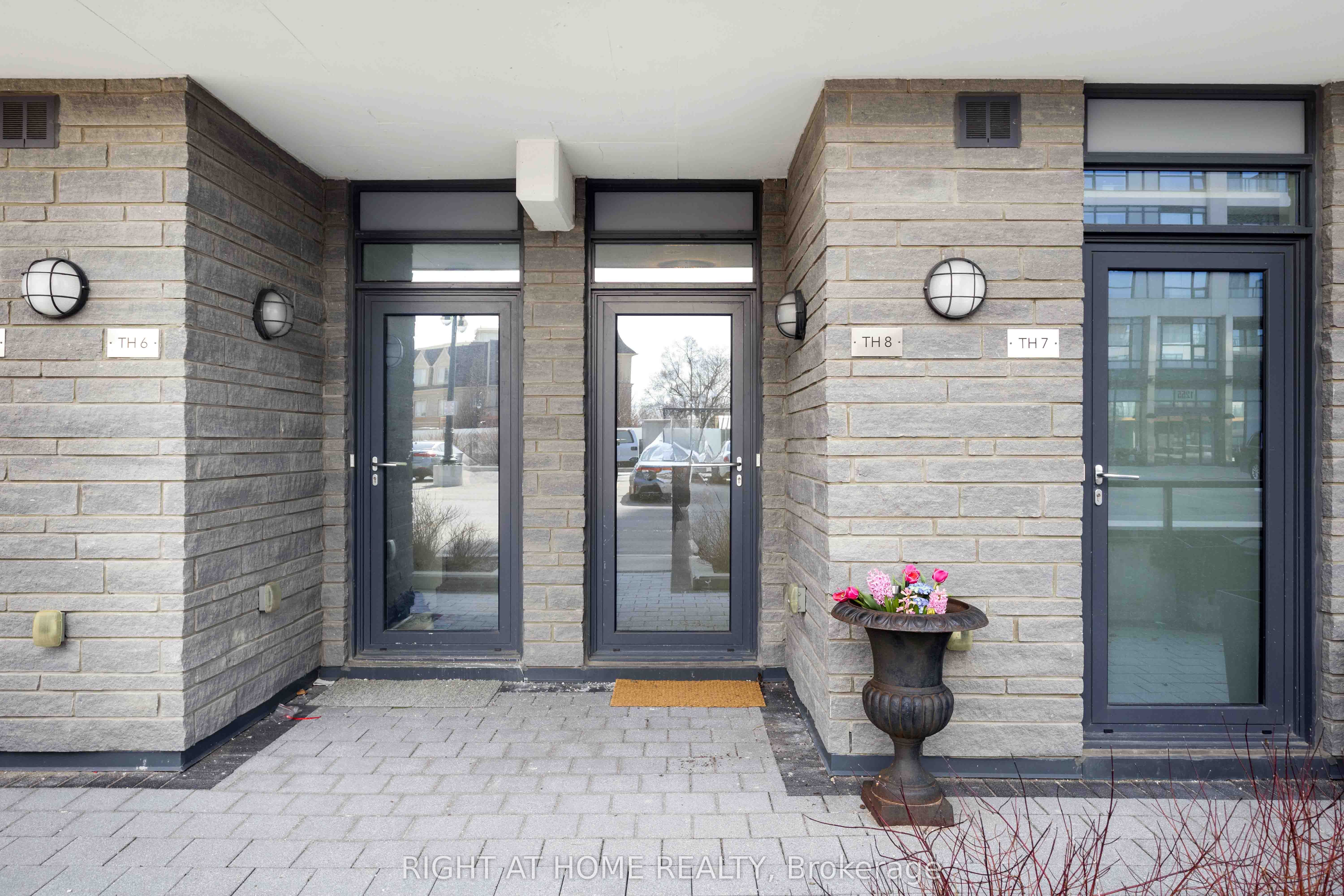 1245 Bayly Street Th 8