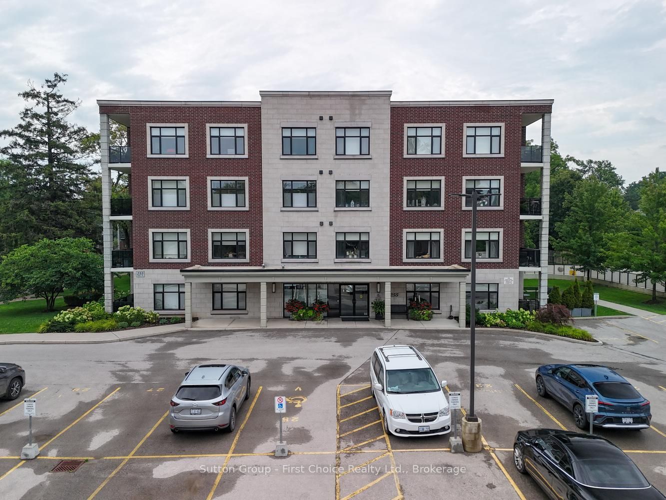 255 JOHN Street N 412