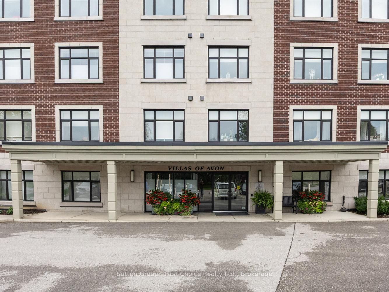 255 JOHN Street N 412