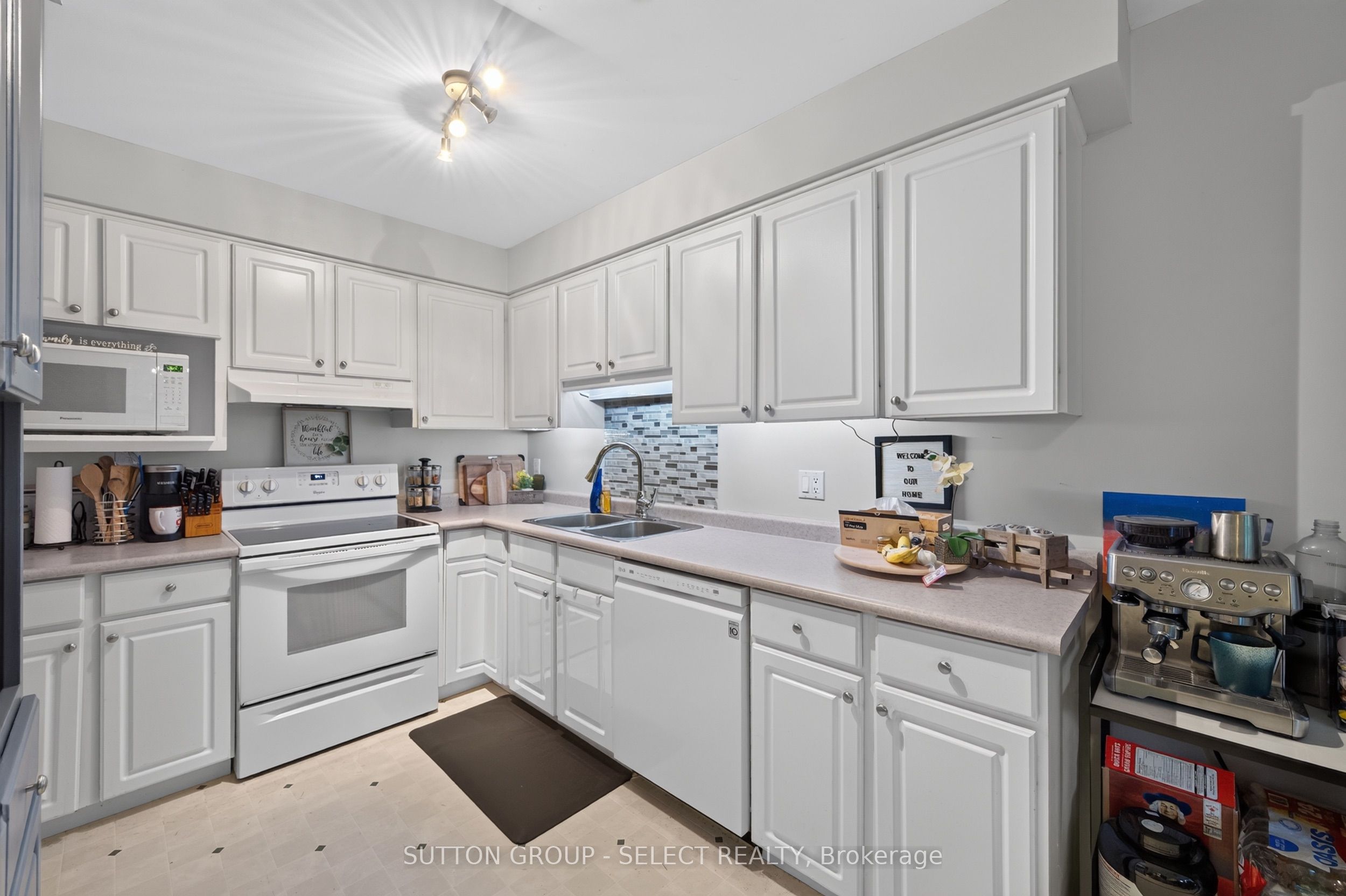 410 Ambleside Drive 21