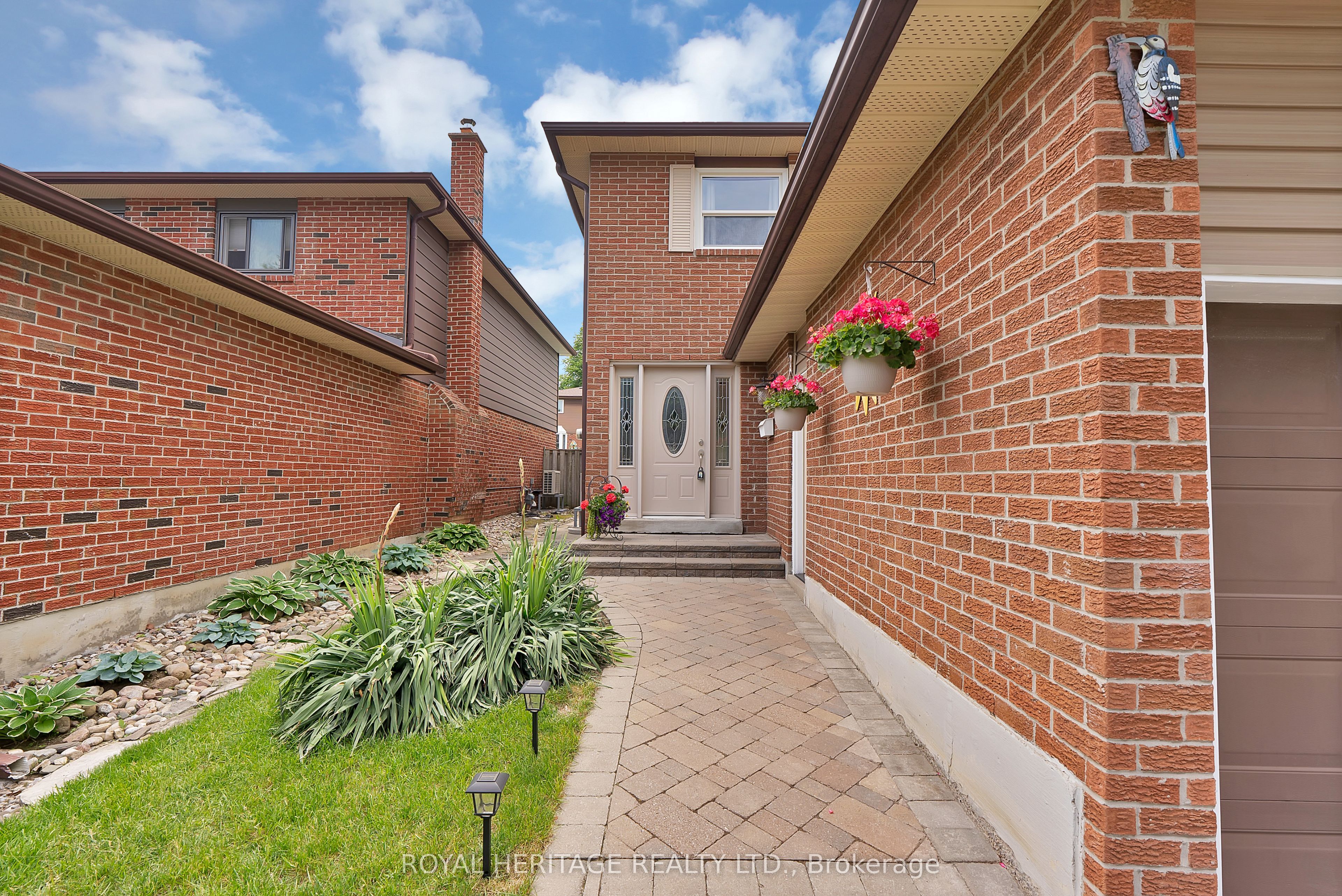 1235 Cedarcroft Crescent