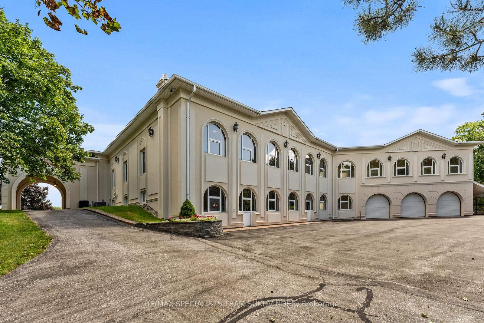 409 Dearbourne Avenue