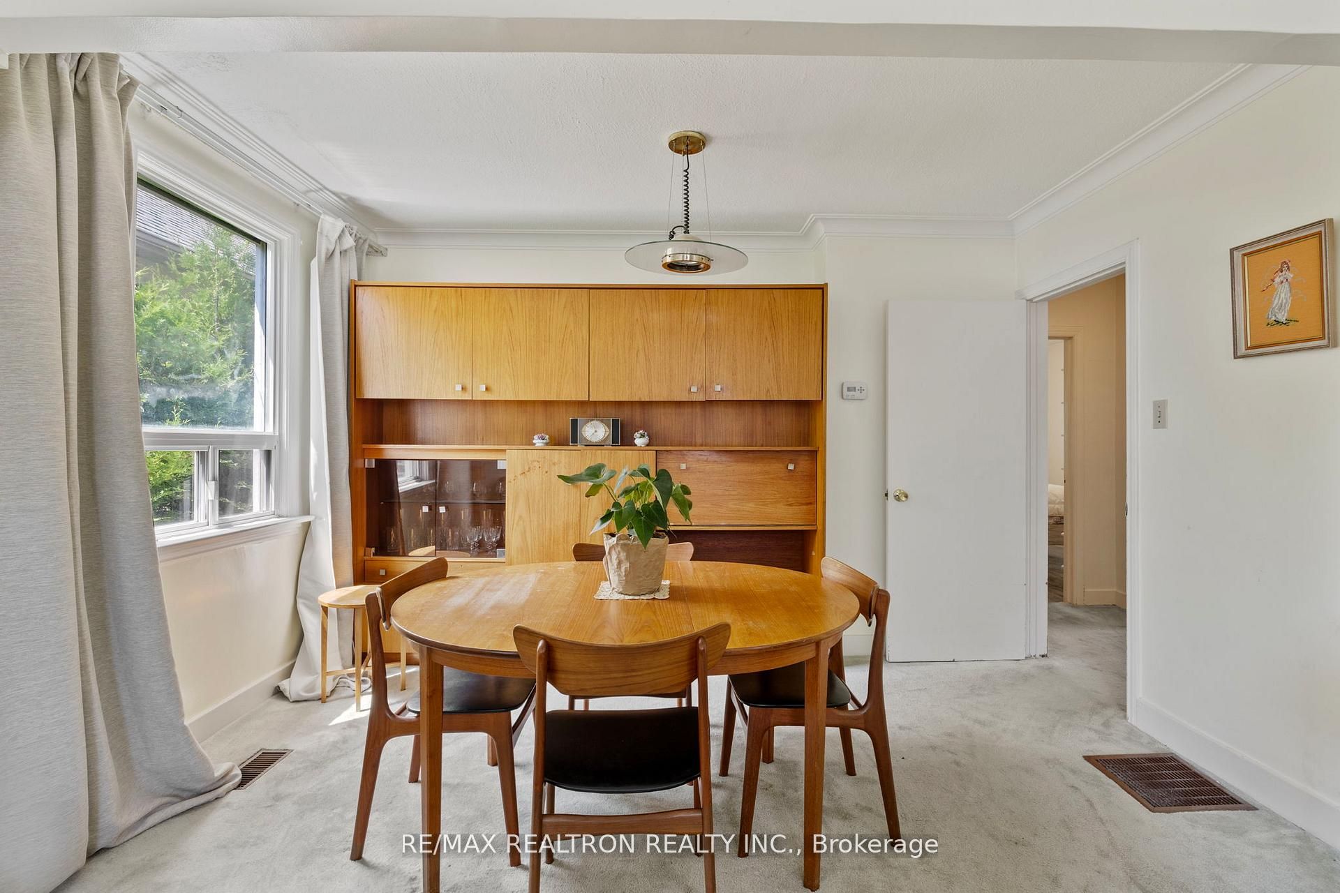 598 Coldstream Avenue