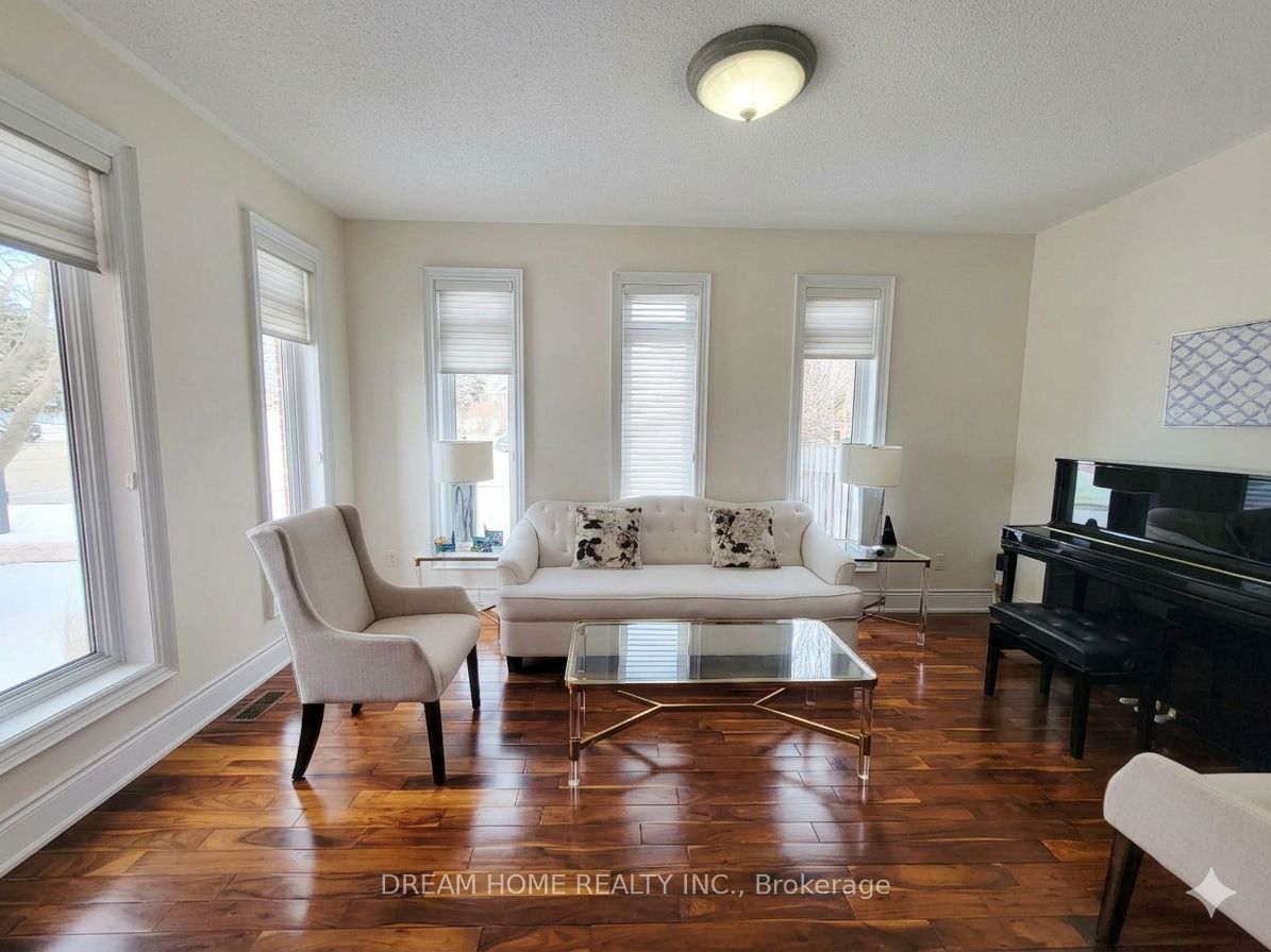 735 Foxcroft Boulevard