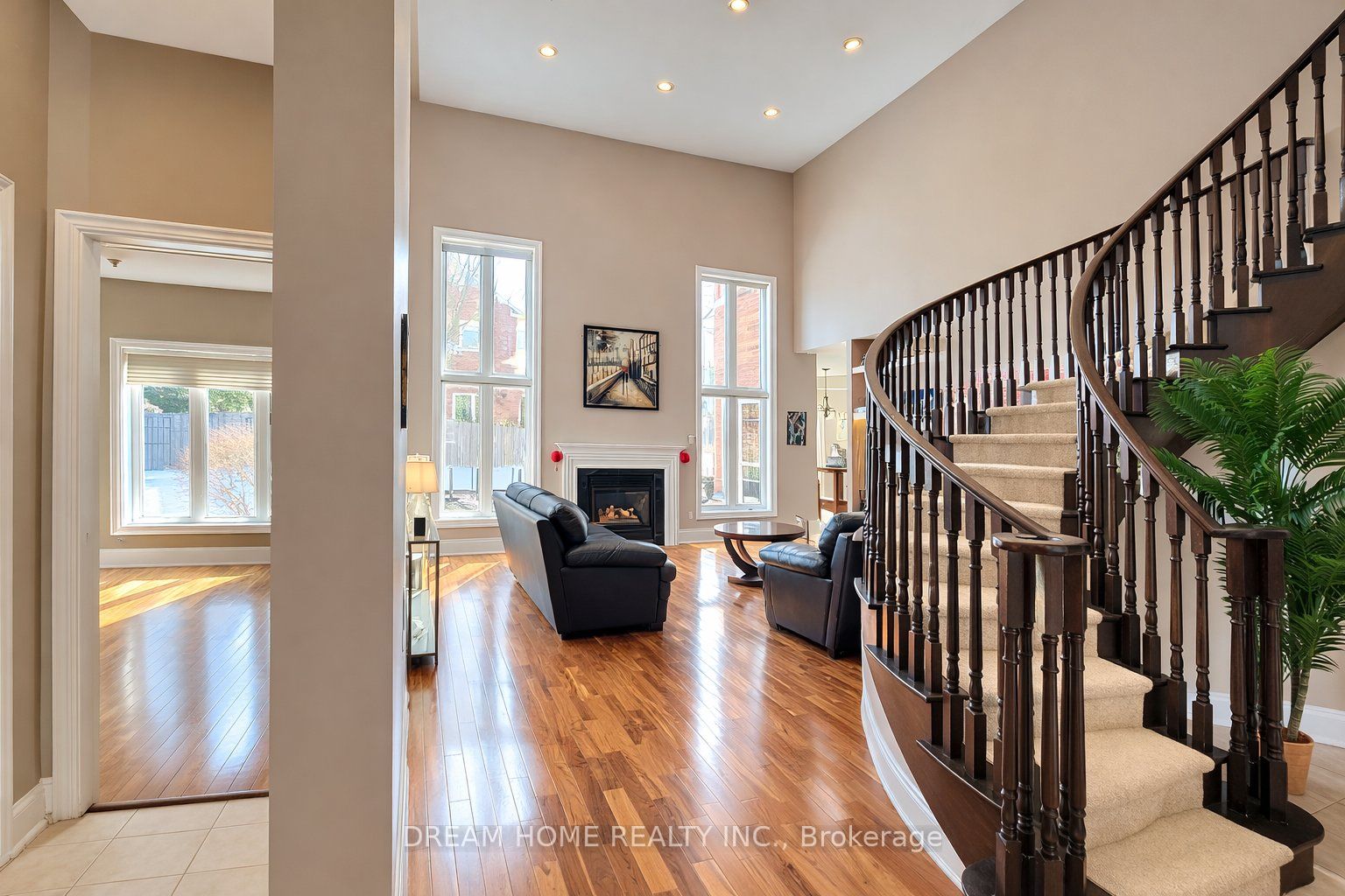 735 Foxcroft Boulevard