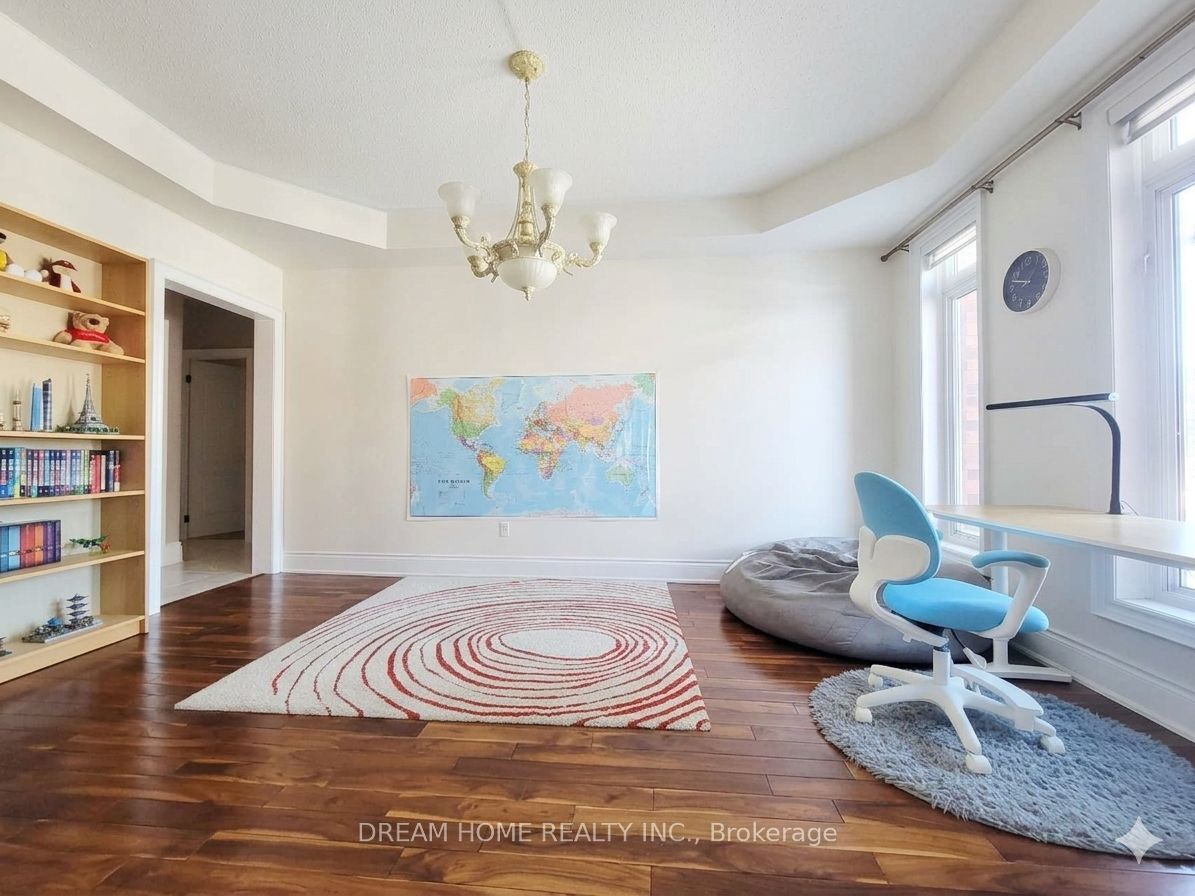 735 Foxcroft Boulevard