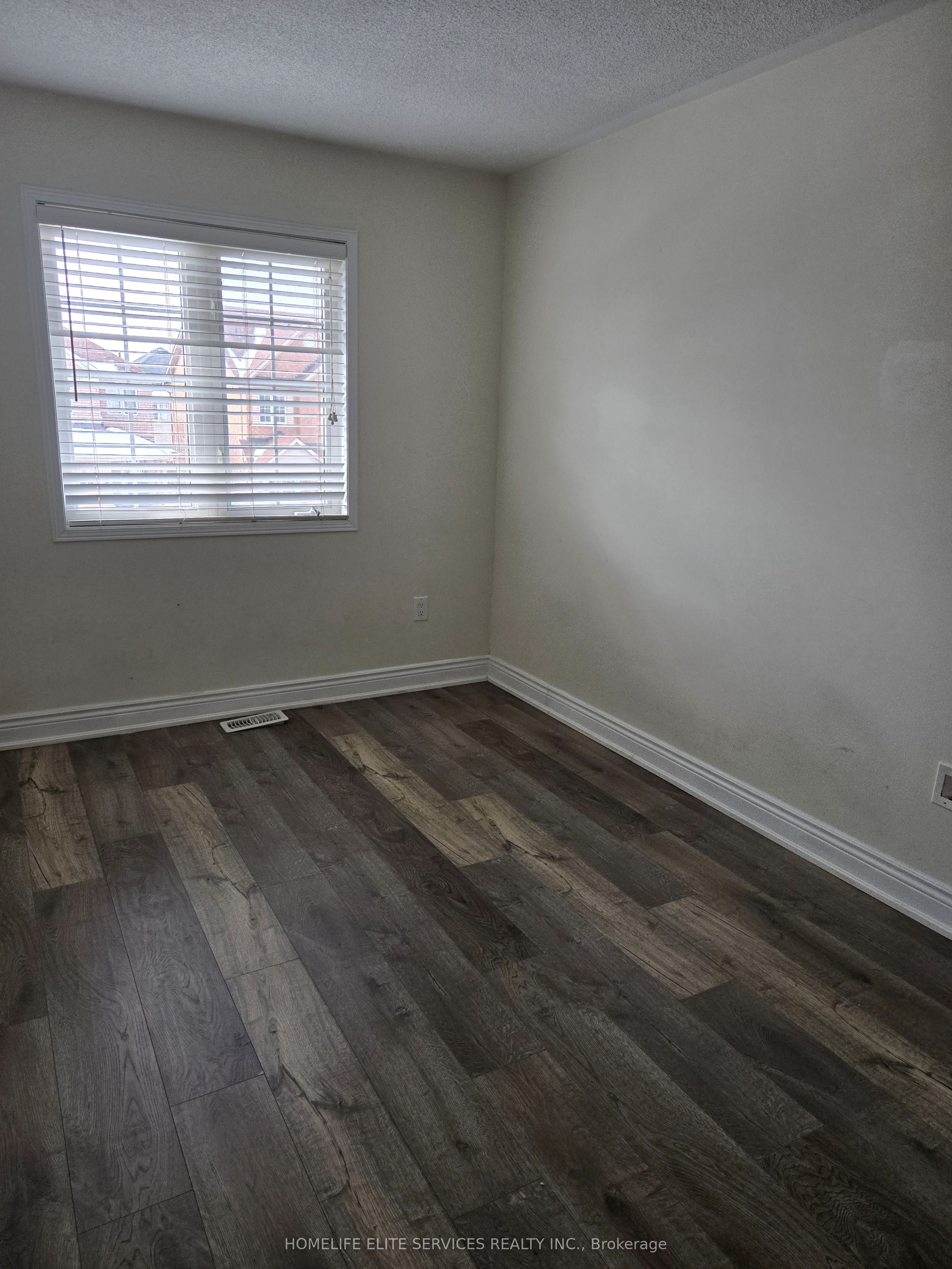 110 Crystalview Crescent