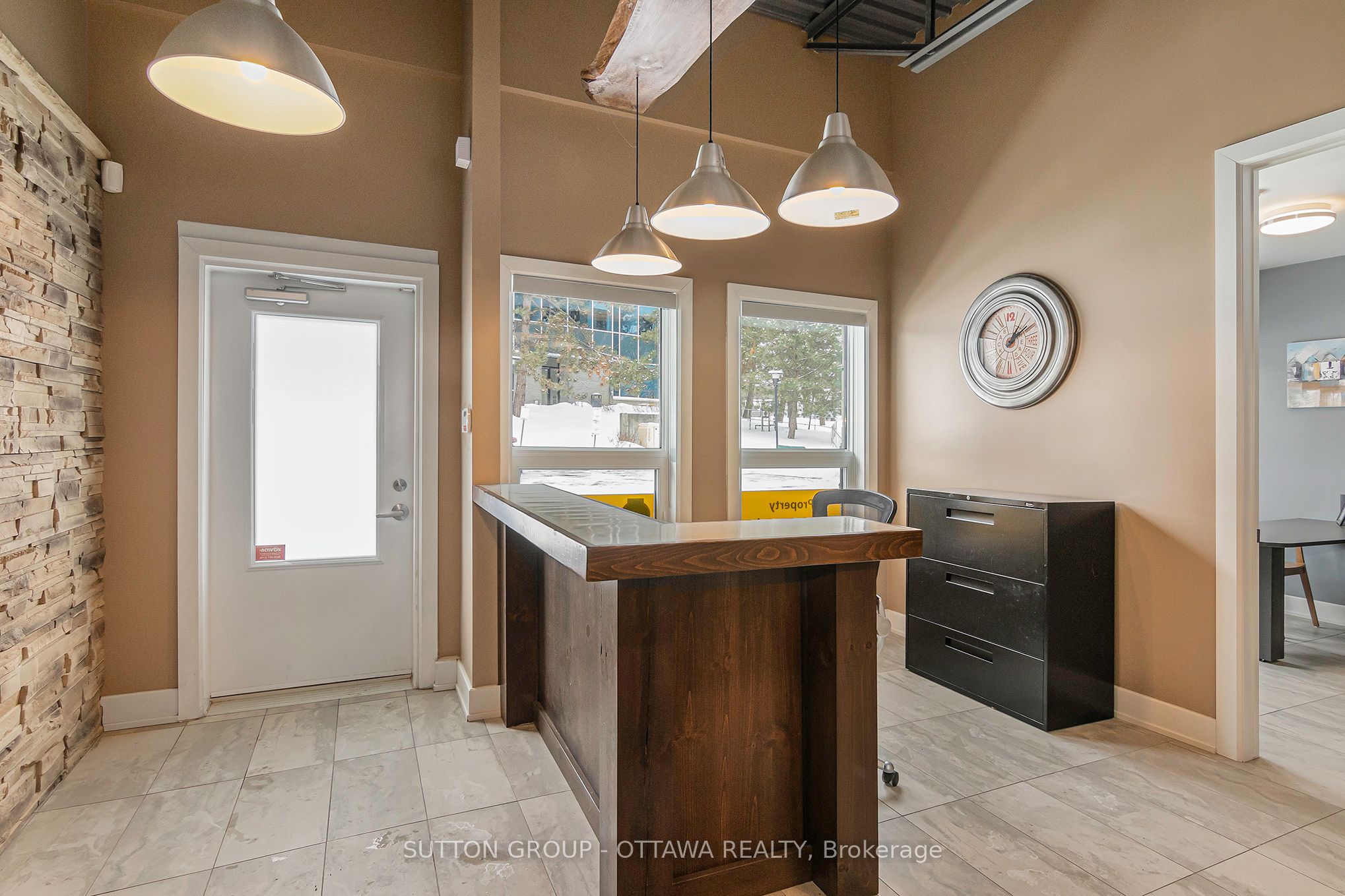 2285 St Laurent Boulevard D19