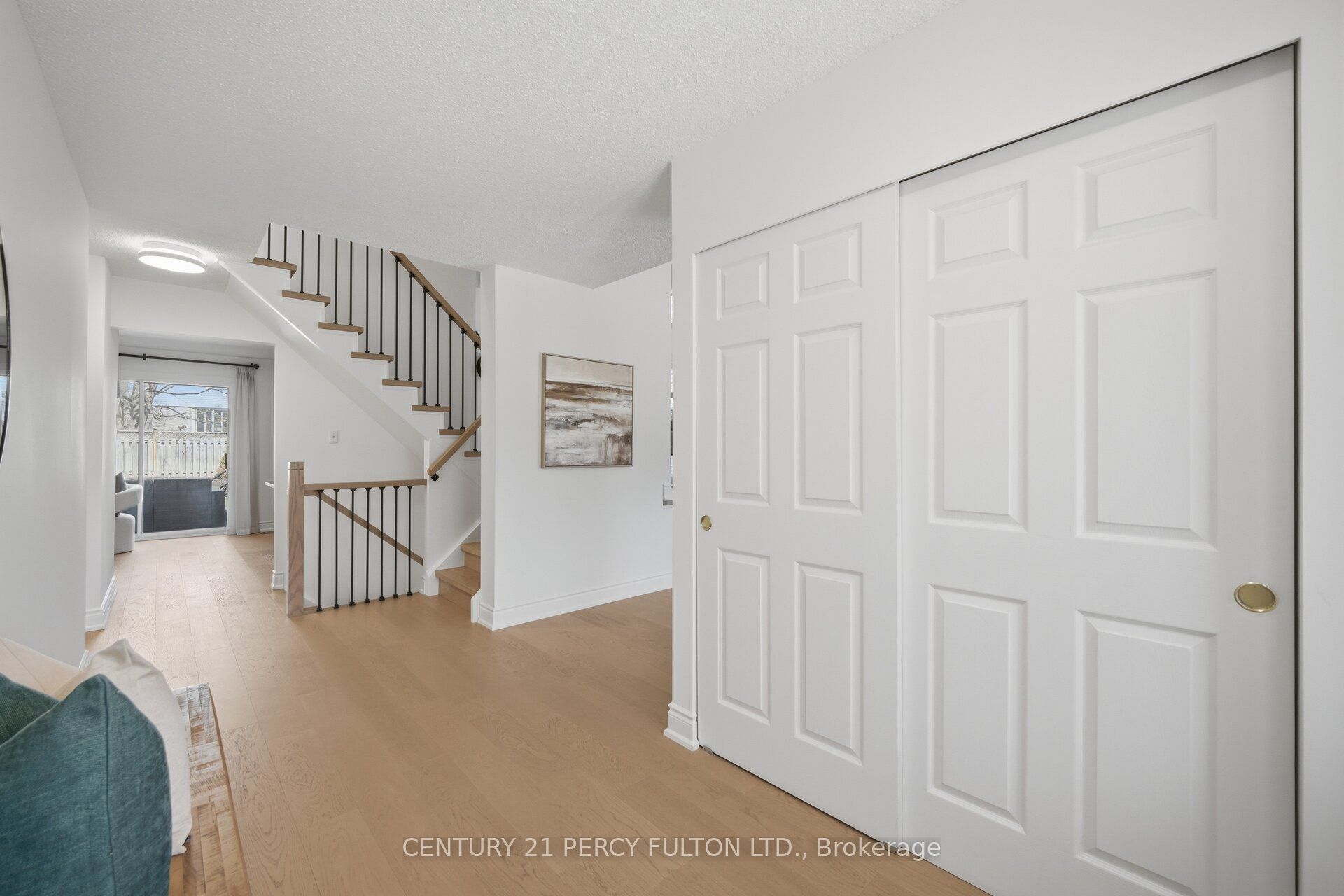1825 Bronte Square