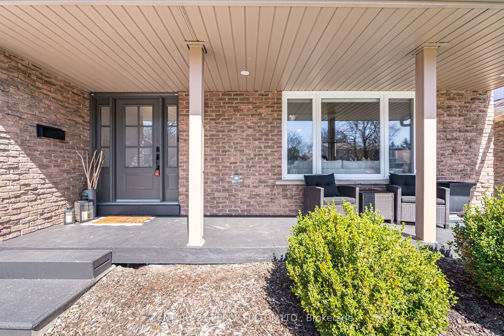 1825 Bronte Square