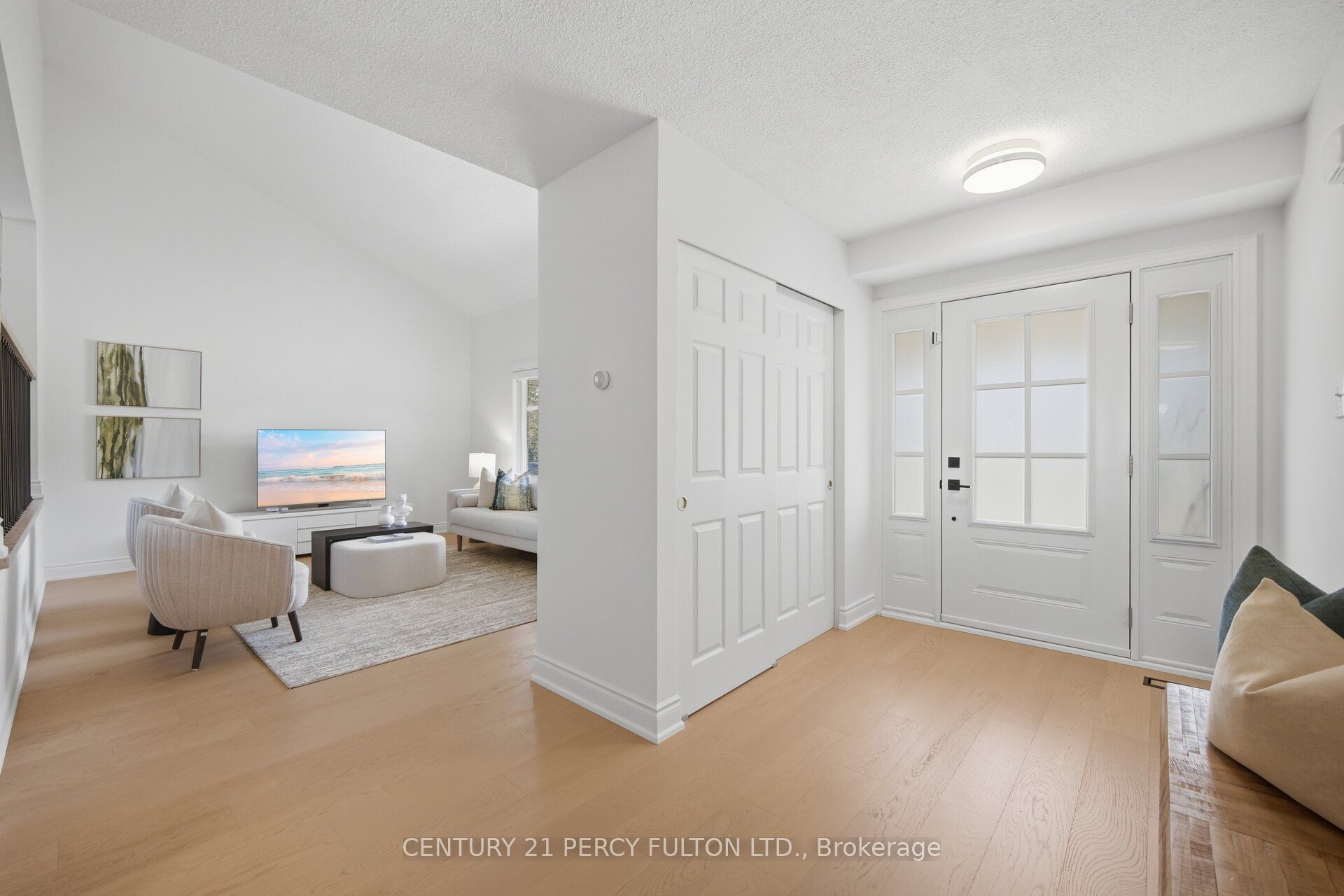 1825 Bronte Square