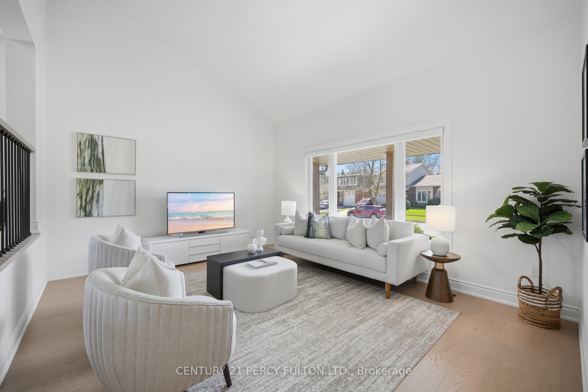 1825 Bronte Square