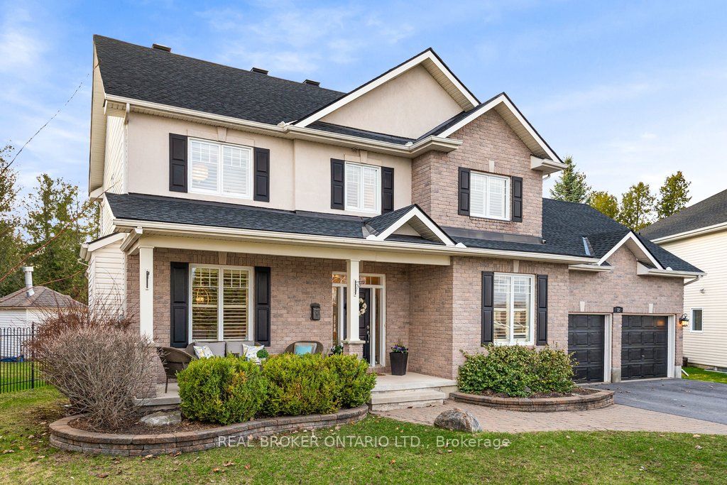 32 Feldspar Crescent