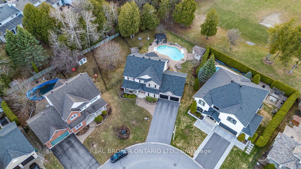 32 Feldspar Crescent
