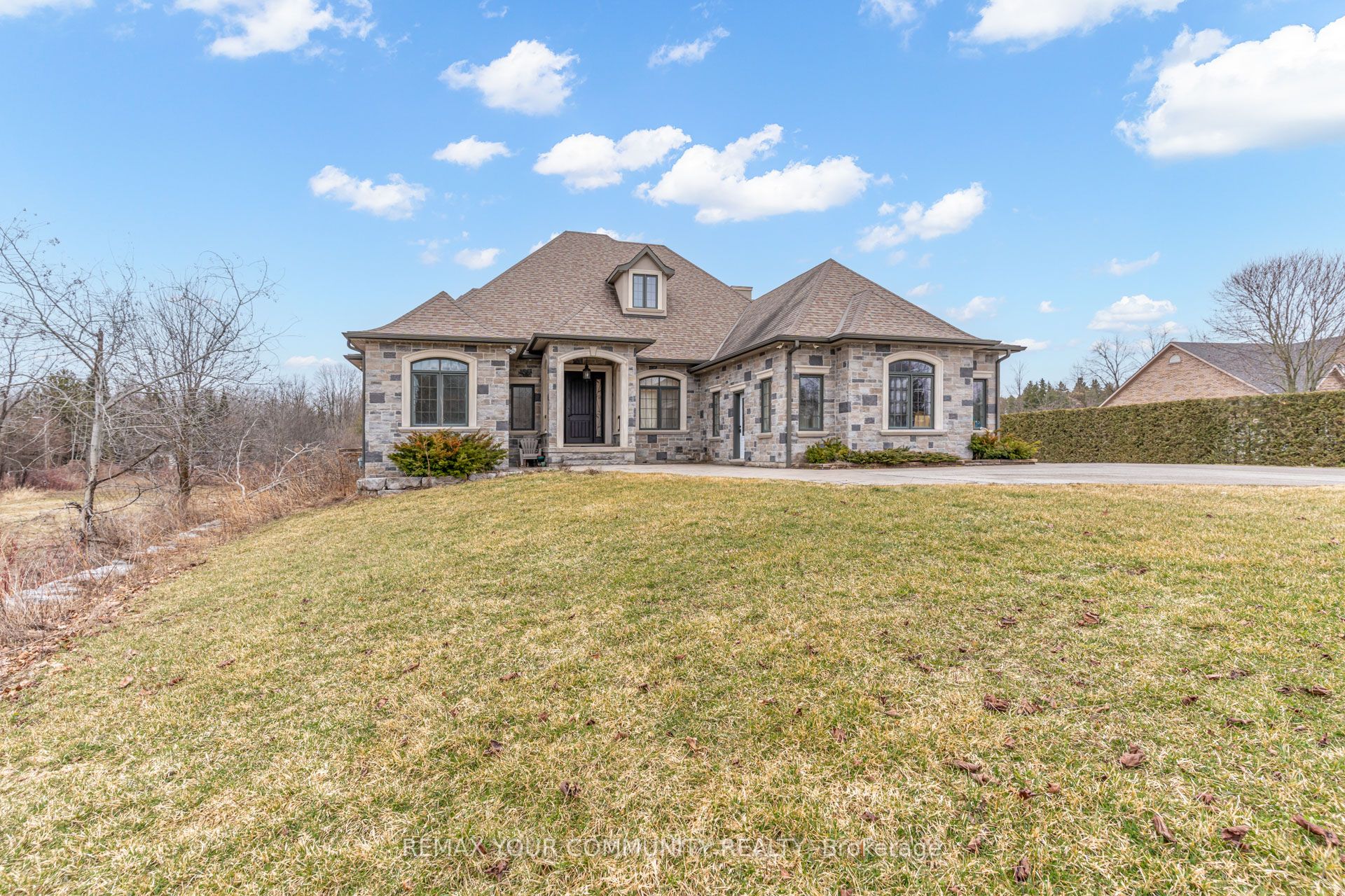 20111 Bathurst Street E