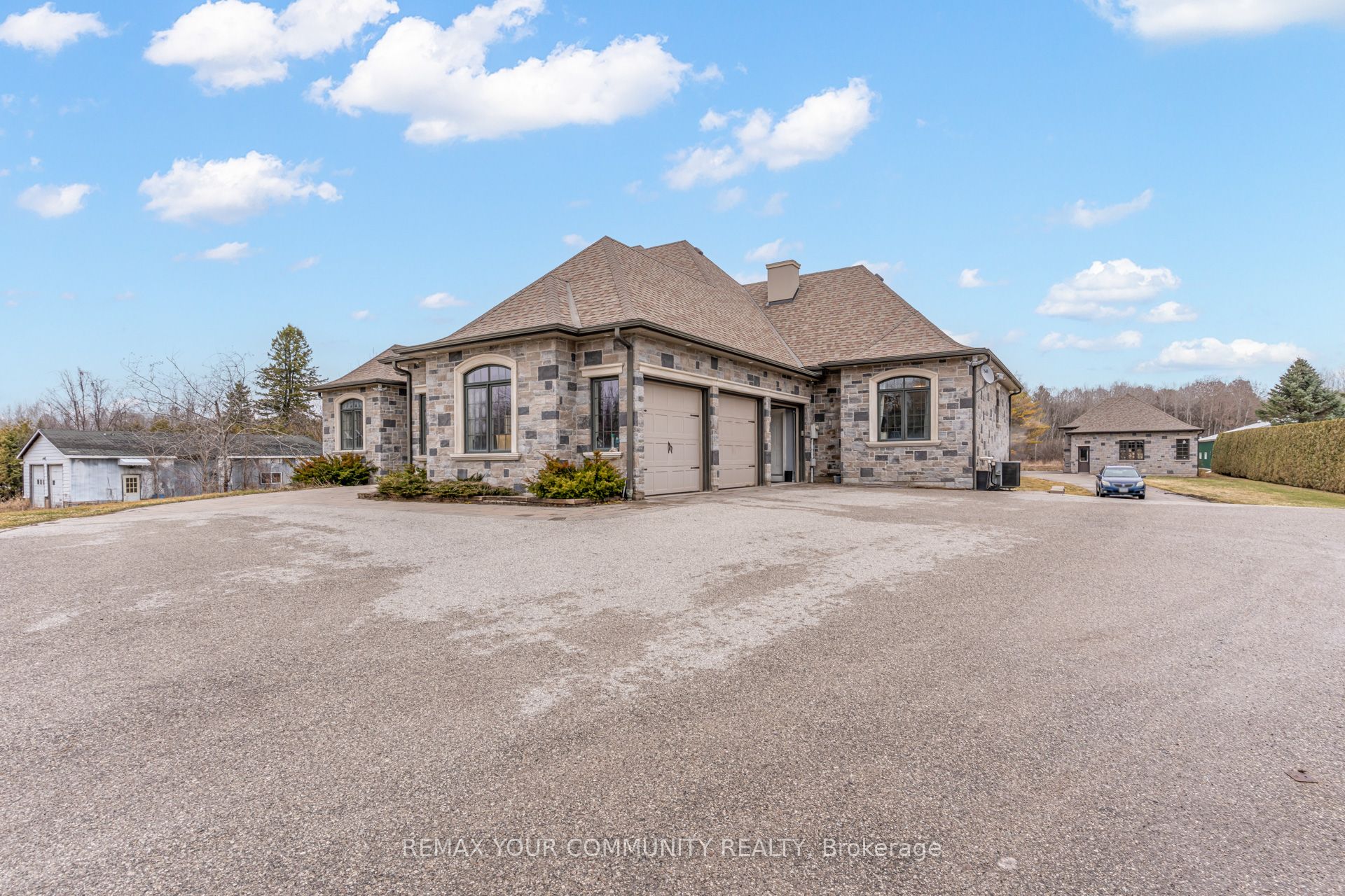 20111 Bathurst Street E