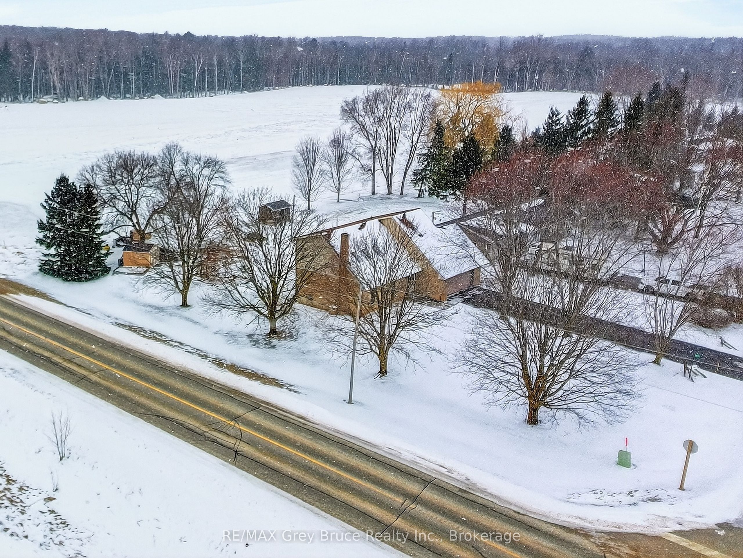 102 Mary Avenue W