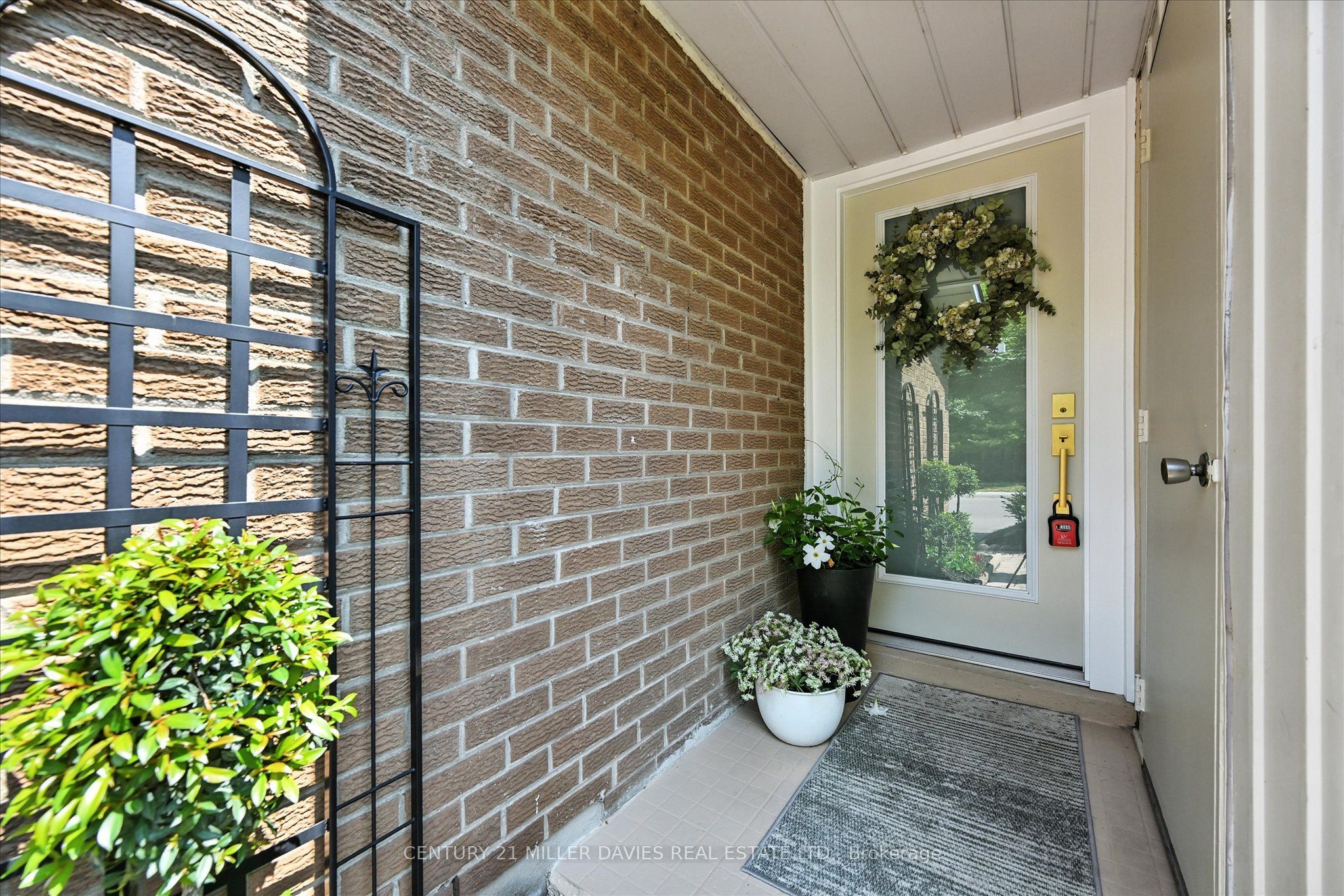 445 Woodview Road 3