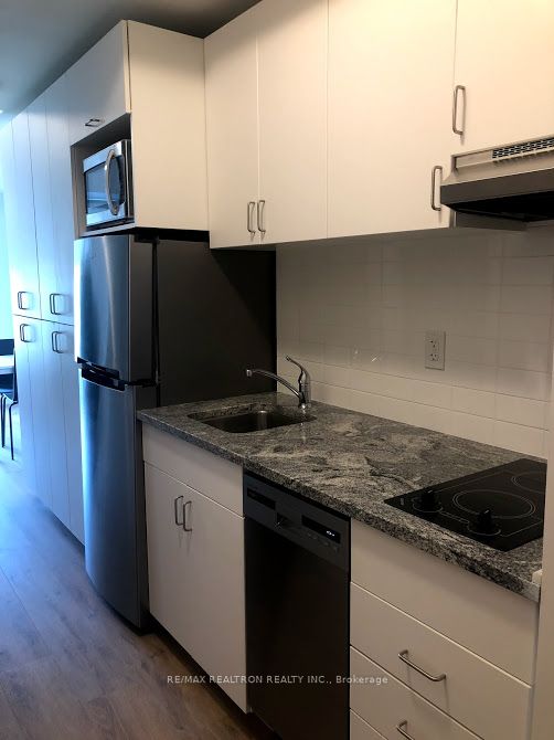 1800 Simcoe Street N 401