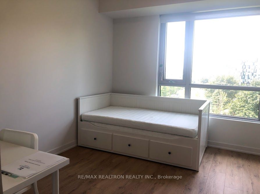 1800 Simcoe Street N 401