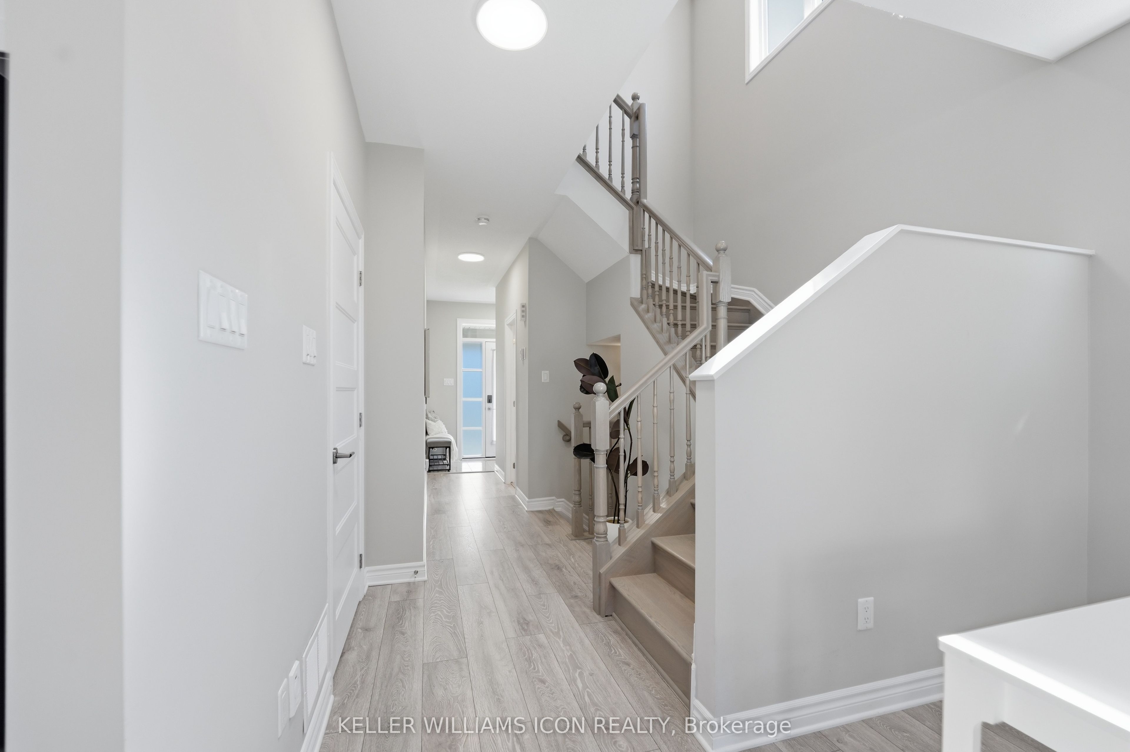 235 BANDELIER Way