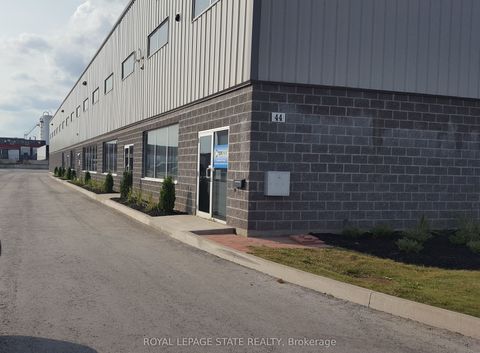 44 DITTON Road Hamilton ON L8W 0A9