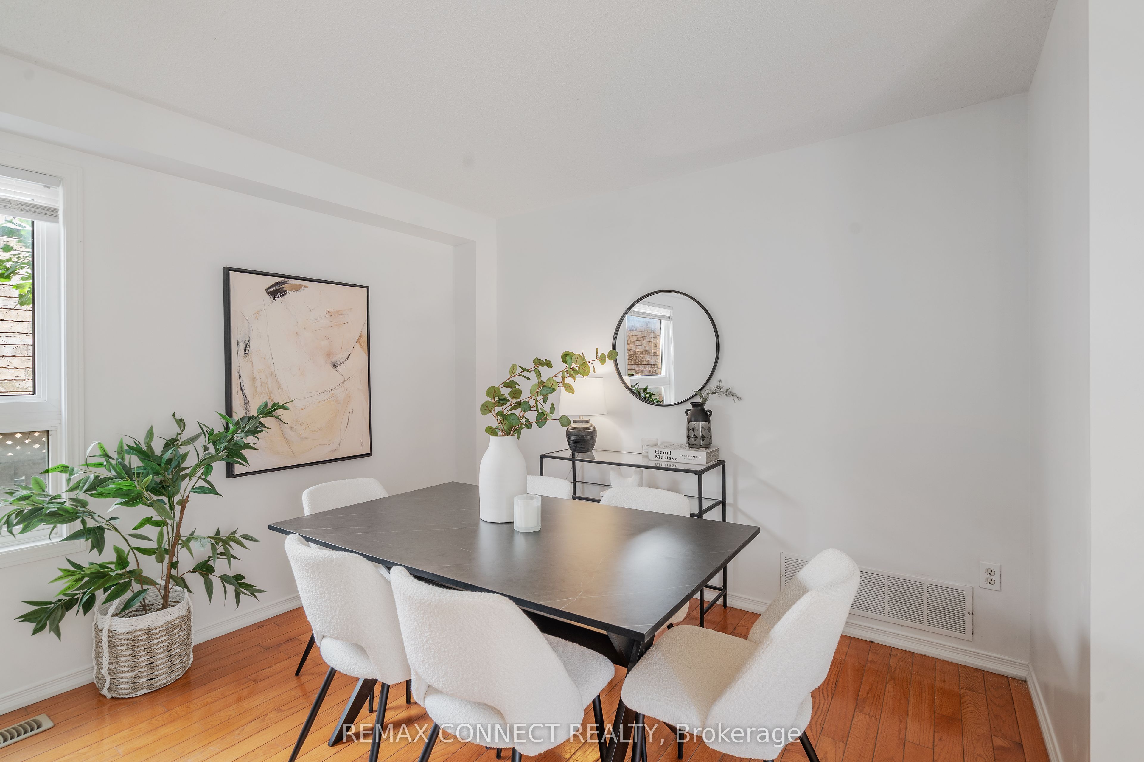 1831 Dalhousie Crescent