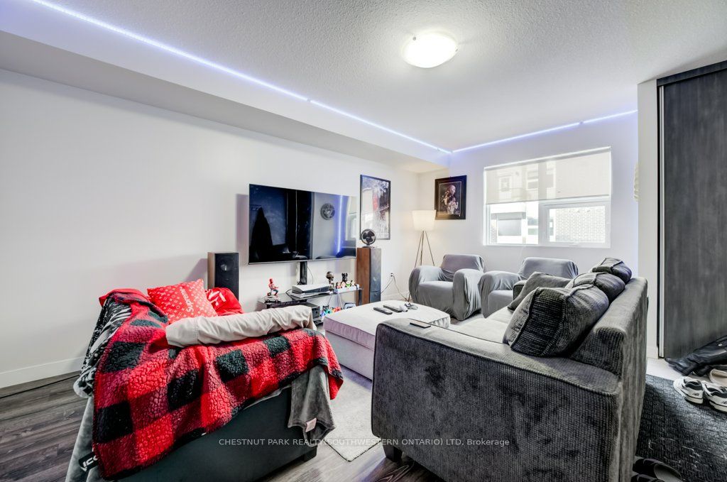 338 Albert Street 114