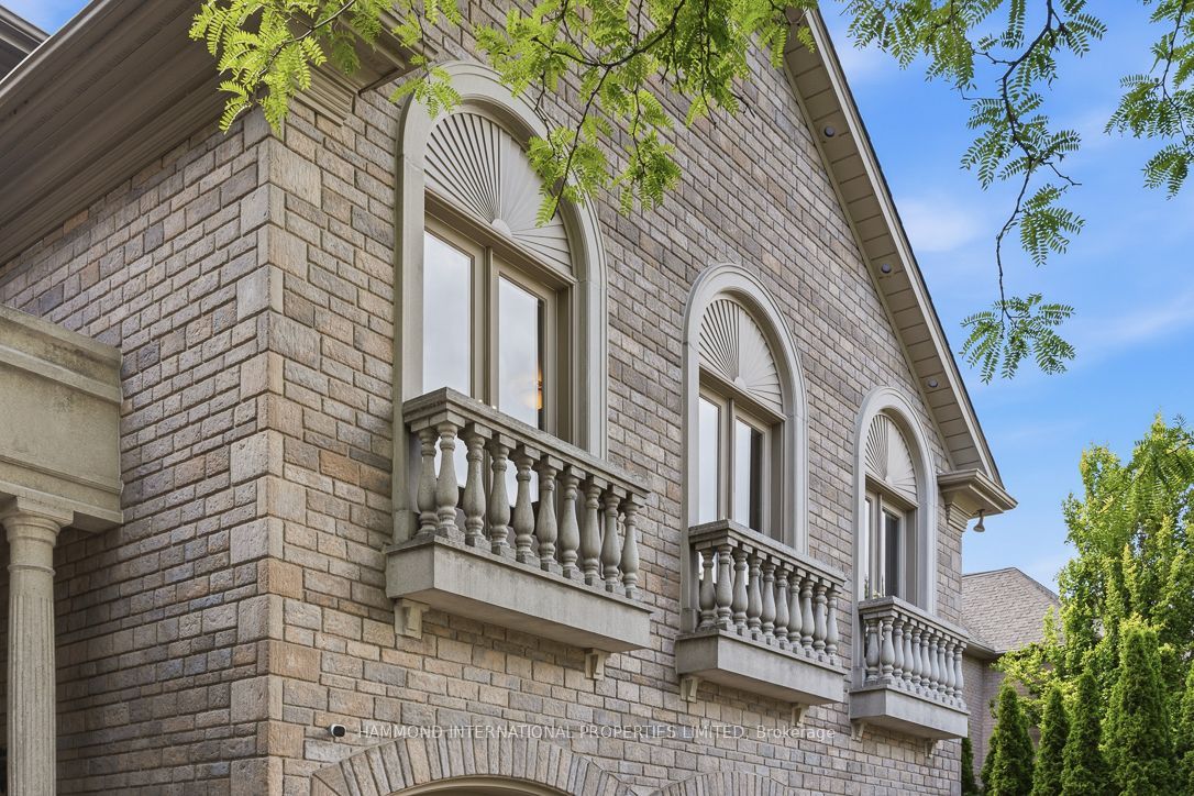 32 Arjay Crescent