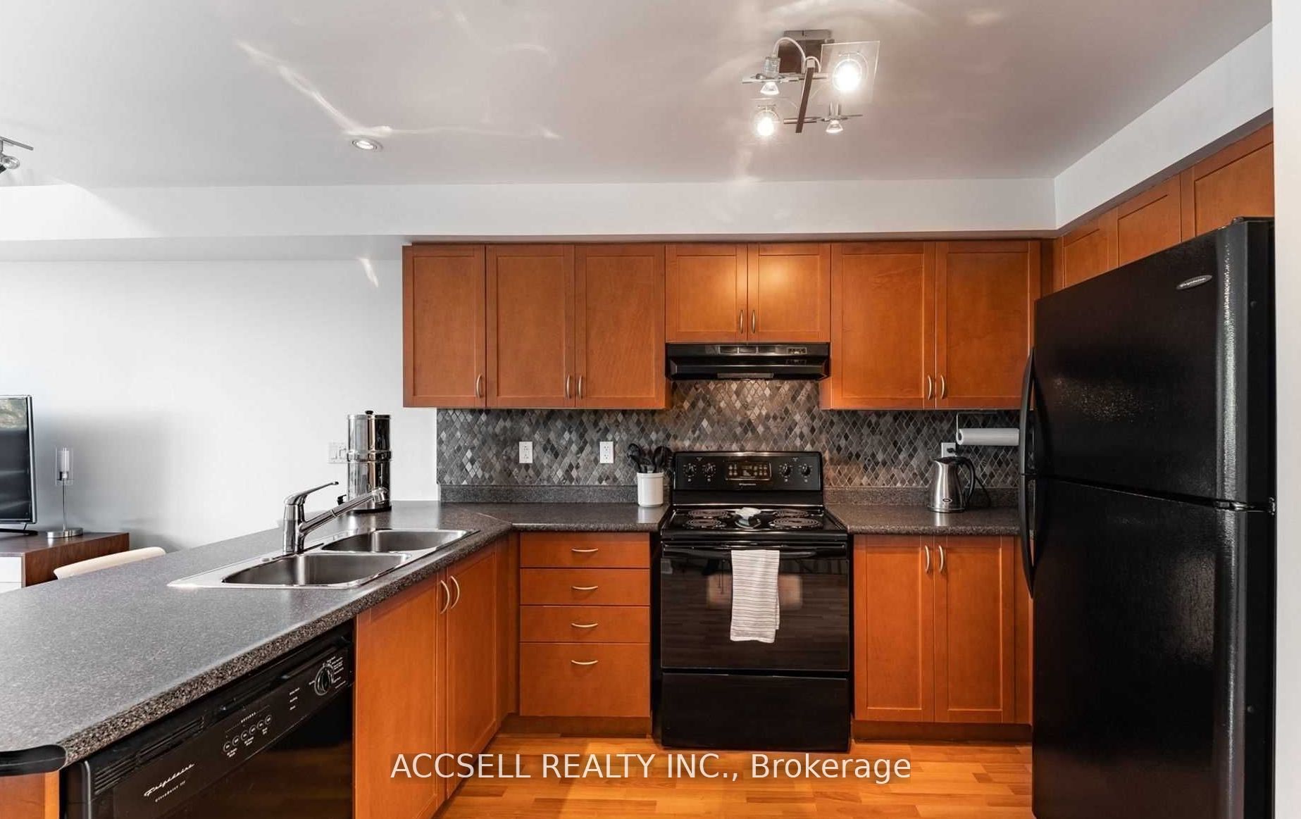 3400 Lake Shore Boulevard W 229