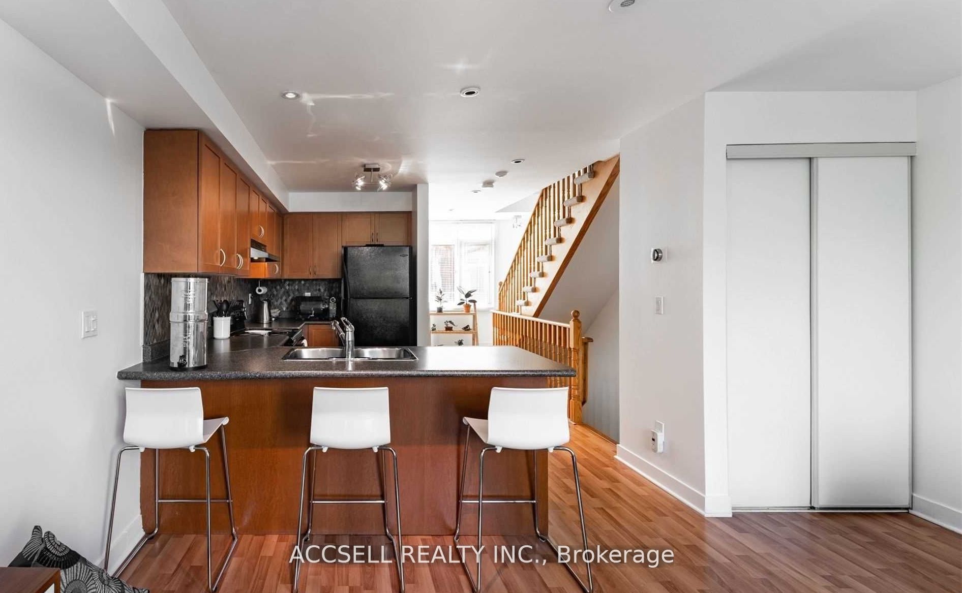 3400 Lake Shore Boulevard W 229