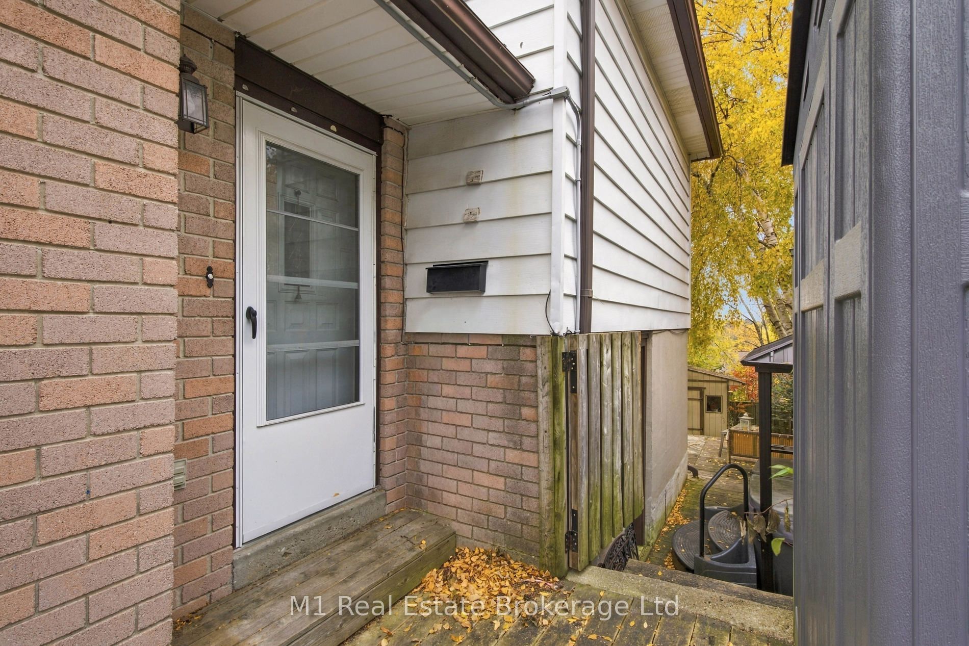 16 Eliot Place