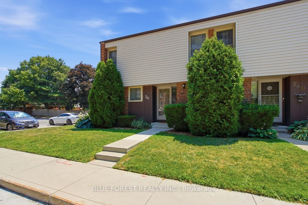 742 Fanshawe Park Road E