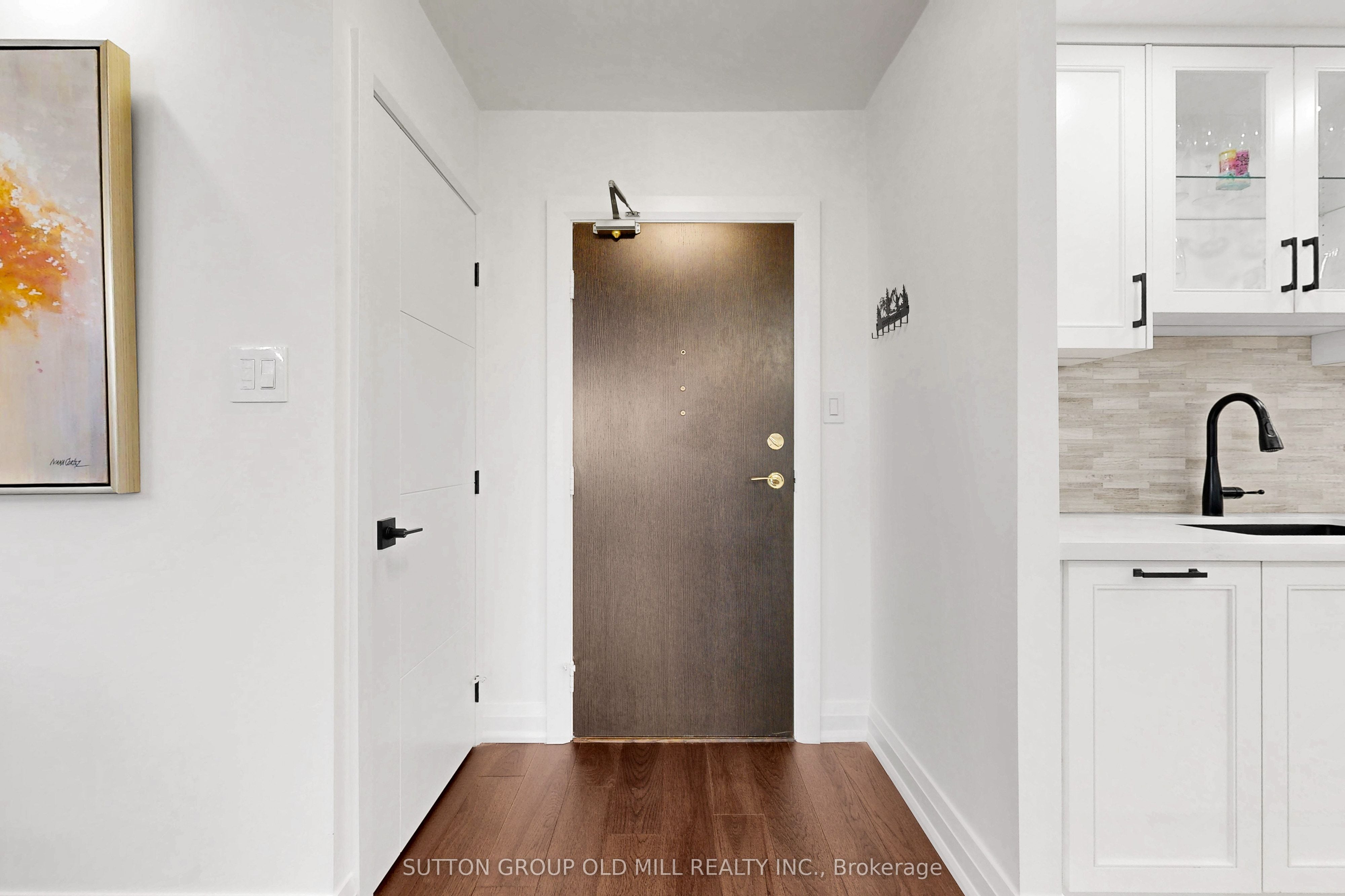 820 Burnhamthorpe Road 708