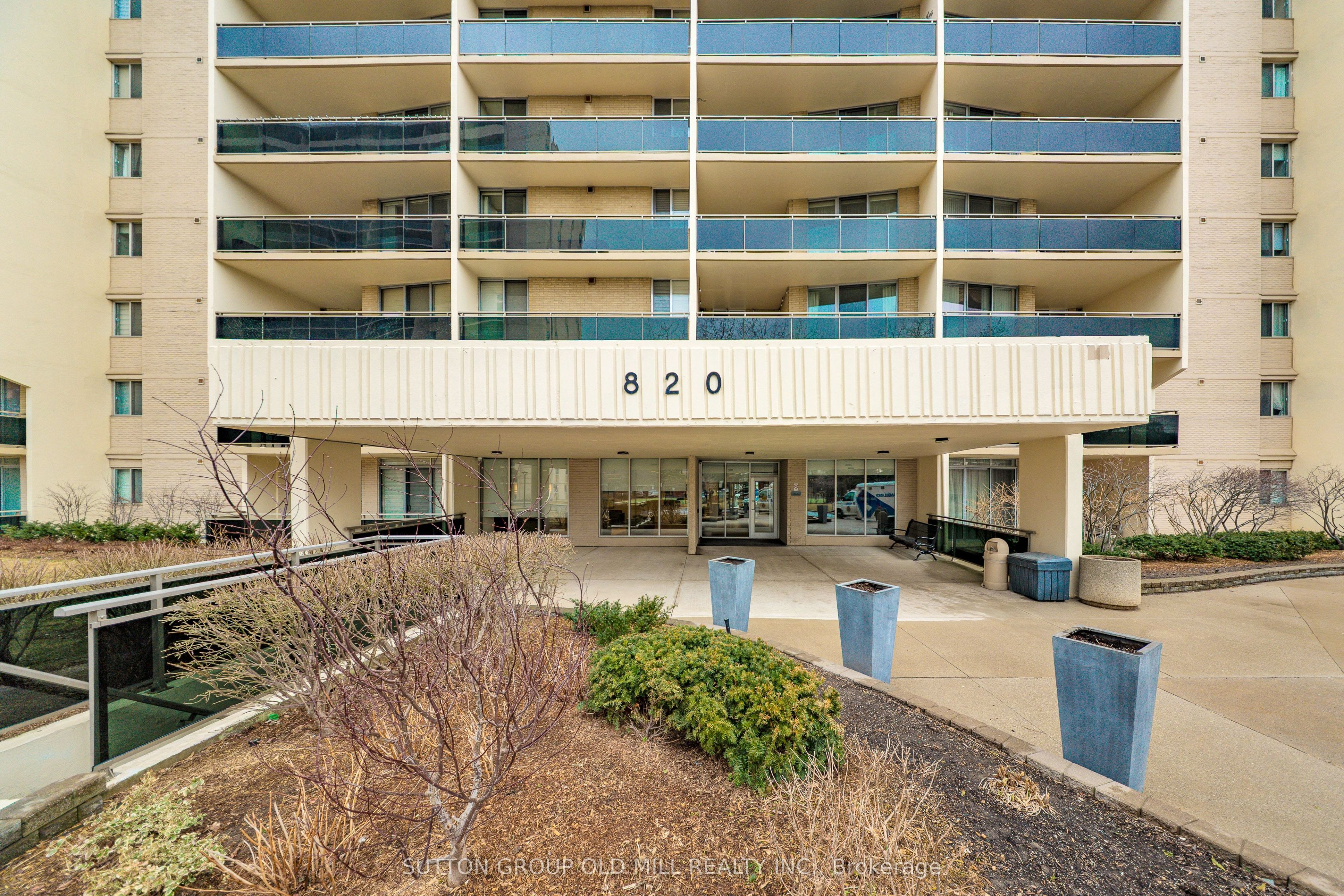 820 Burnhamthorpe Road 708