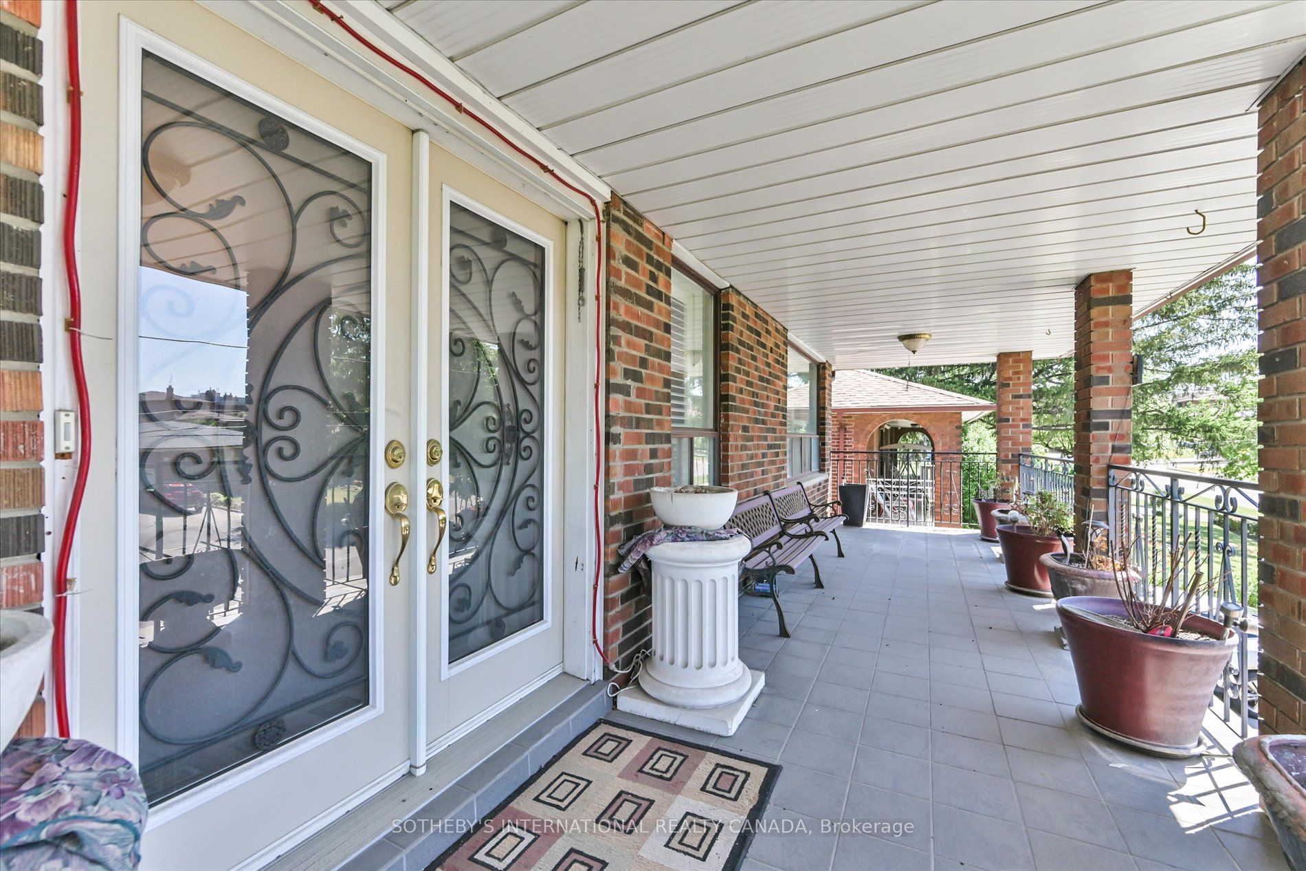502 Queens Drive