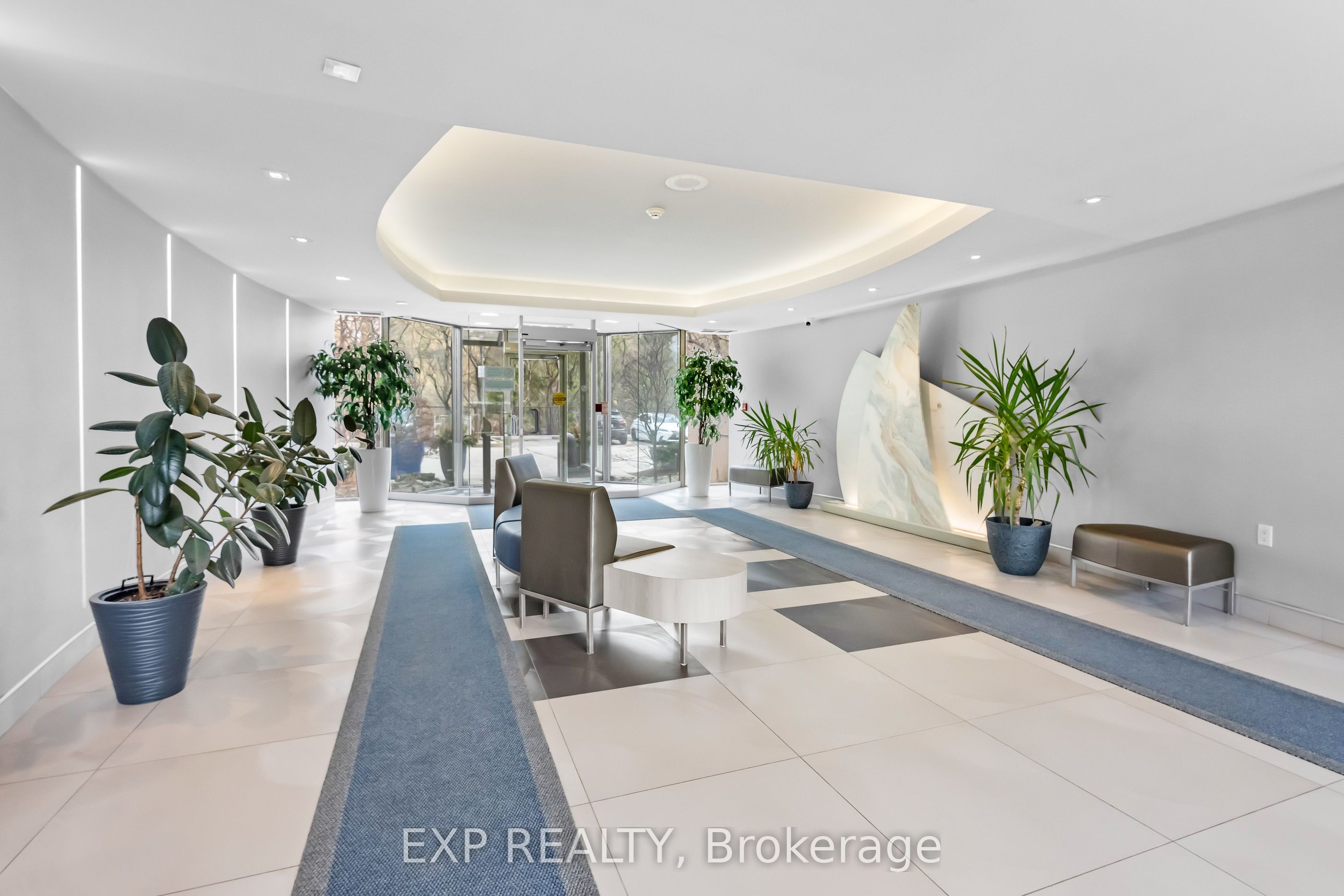 2261 Lake Shore Boulevard W 918