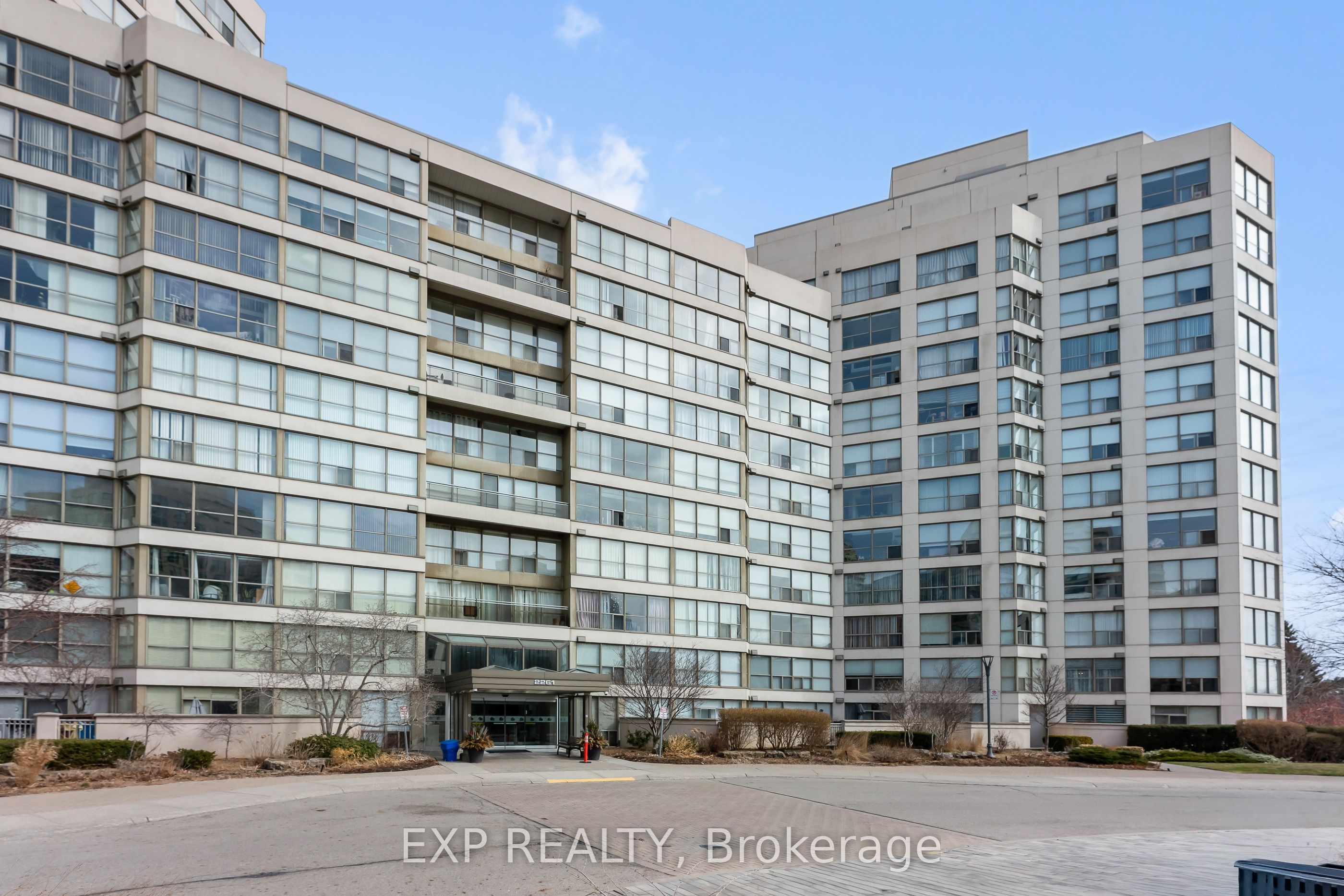2261 Lake Shore Boulevard W 918