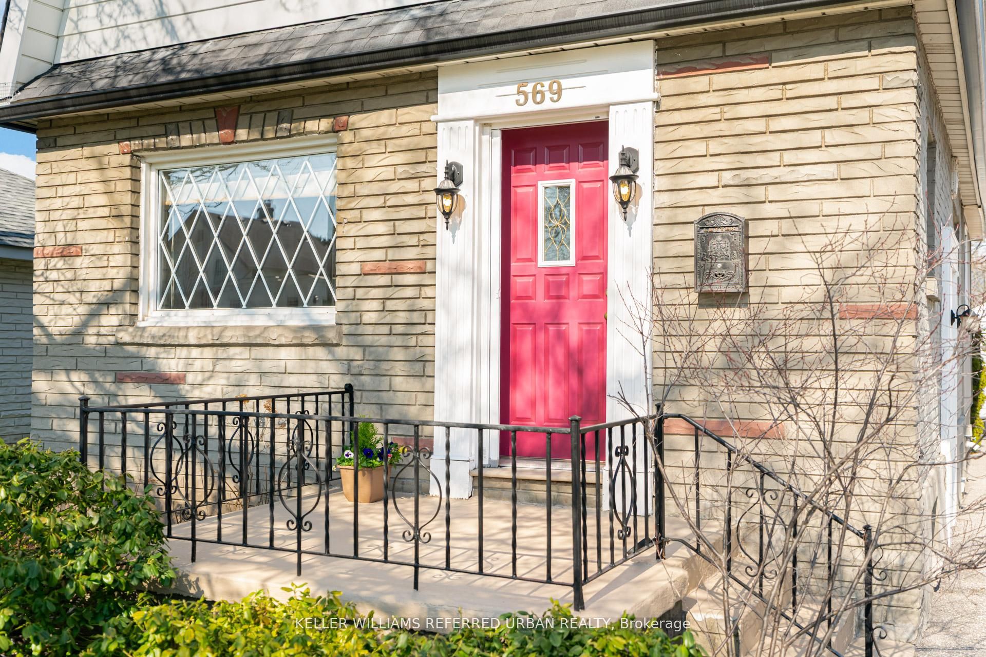 569 Masson Street