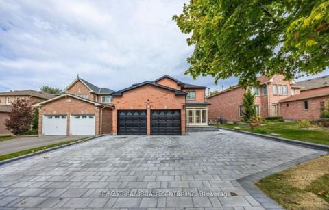 16 Willcocks Crescent Ajax ON L1T 3L9