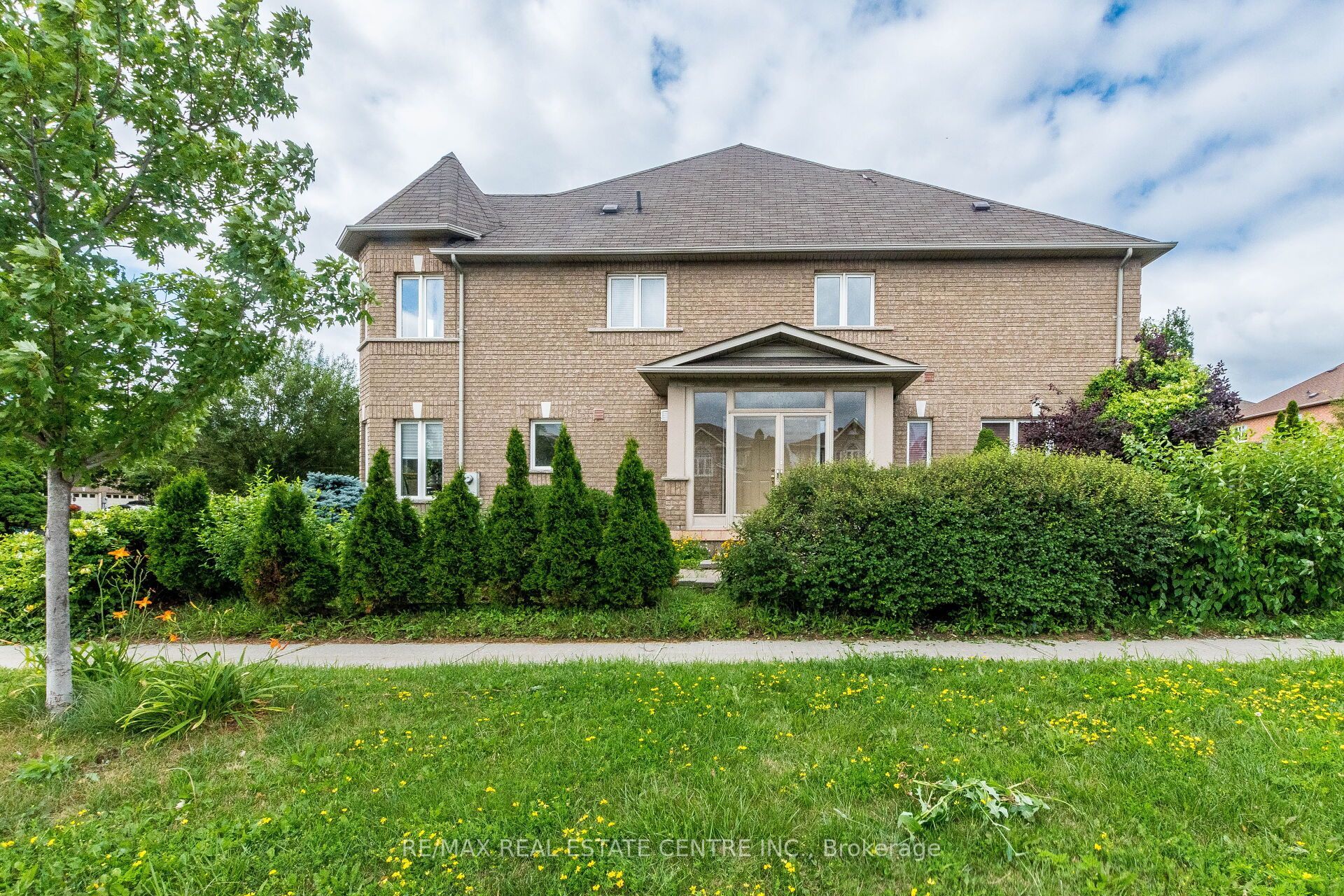 629 Lumberton Crescent