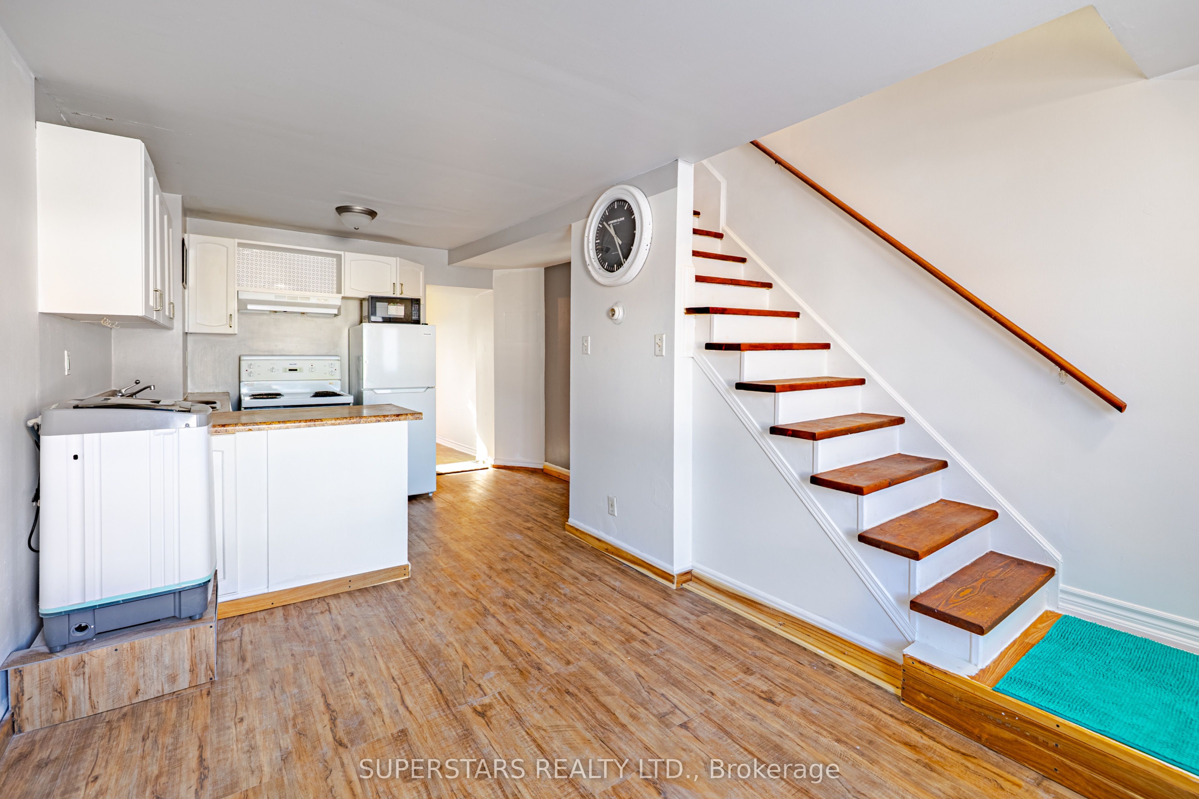 165 1/2 Olive Avenue