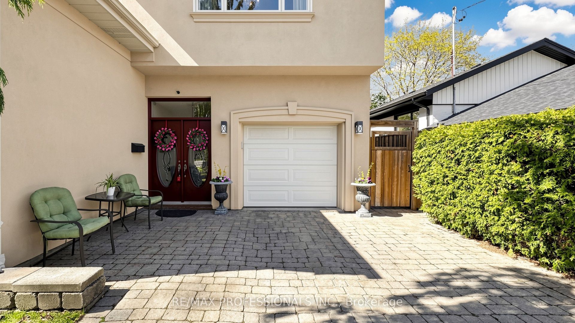 6 Hedges Boulevard