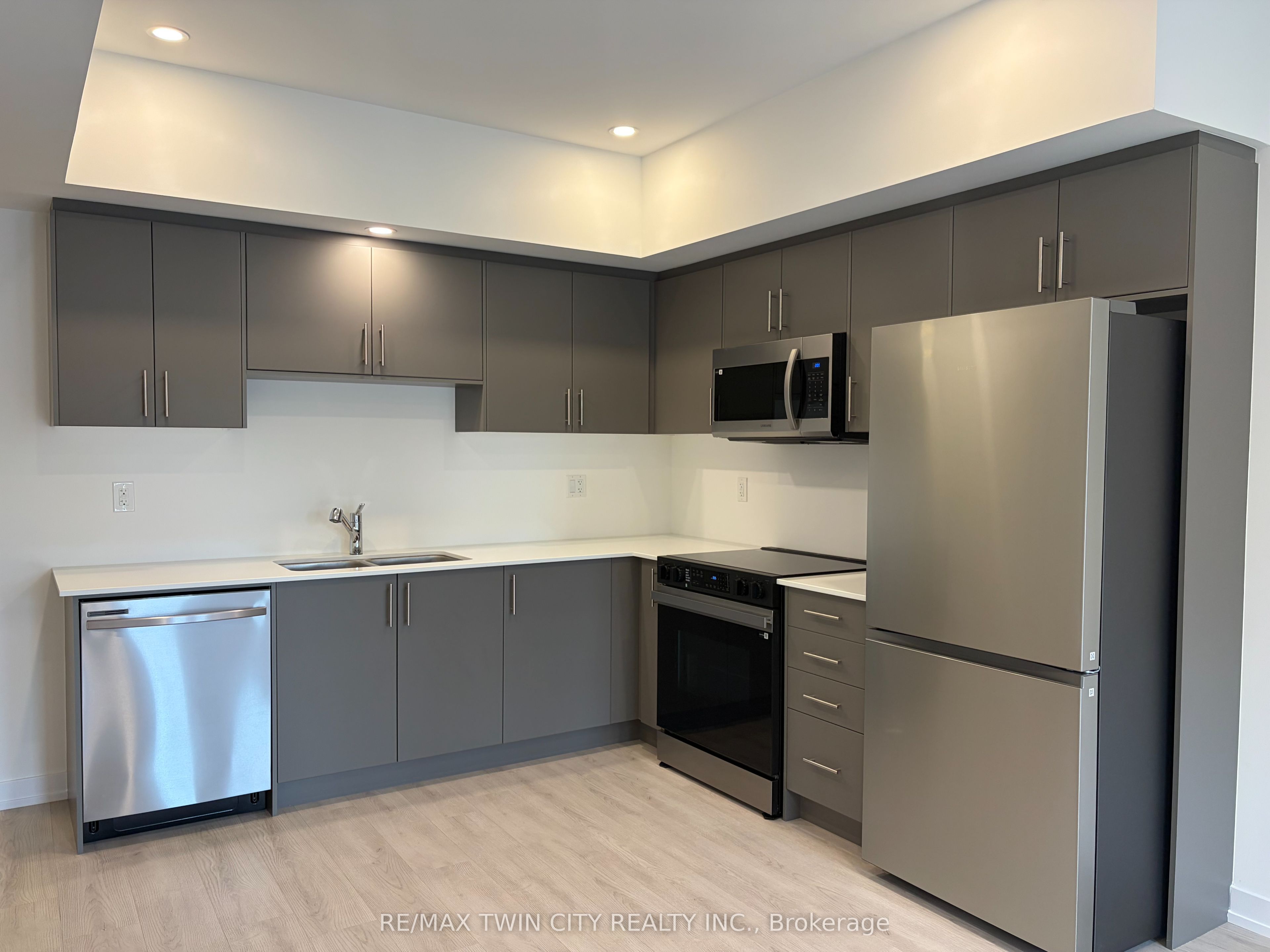 42 LOWES Road W 80