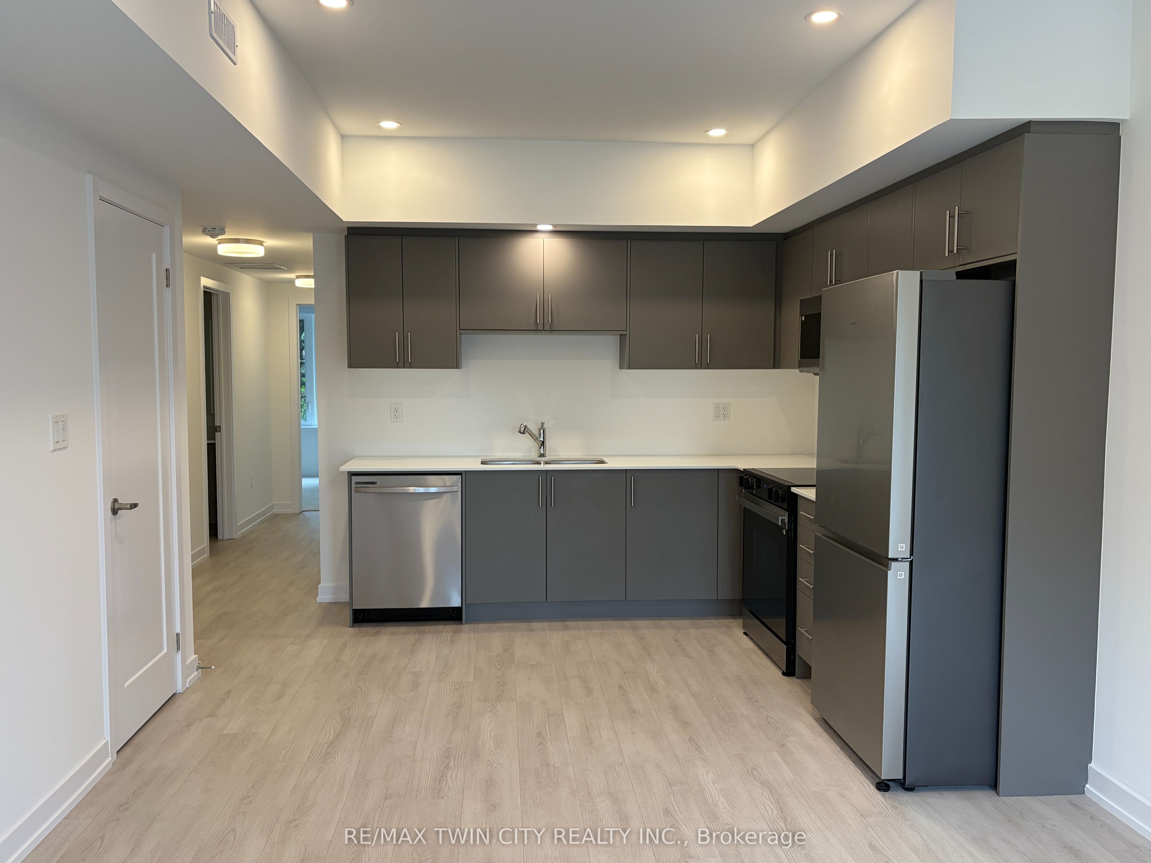 42 LOWES Road W 80