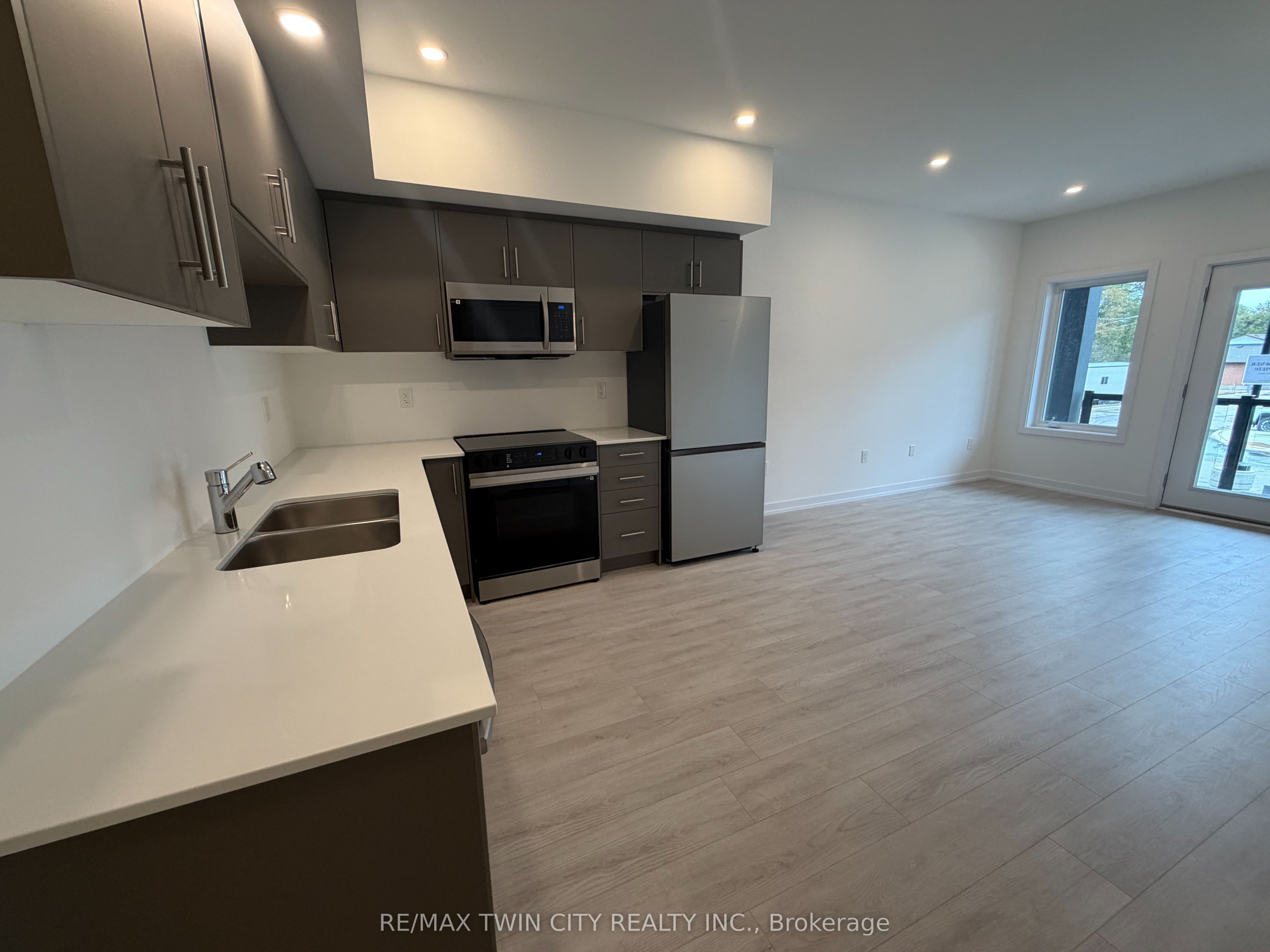 42 LOWES Road W 80